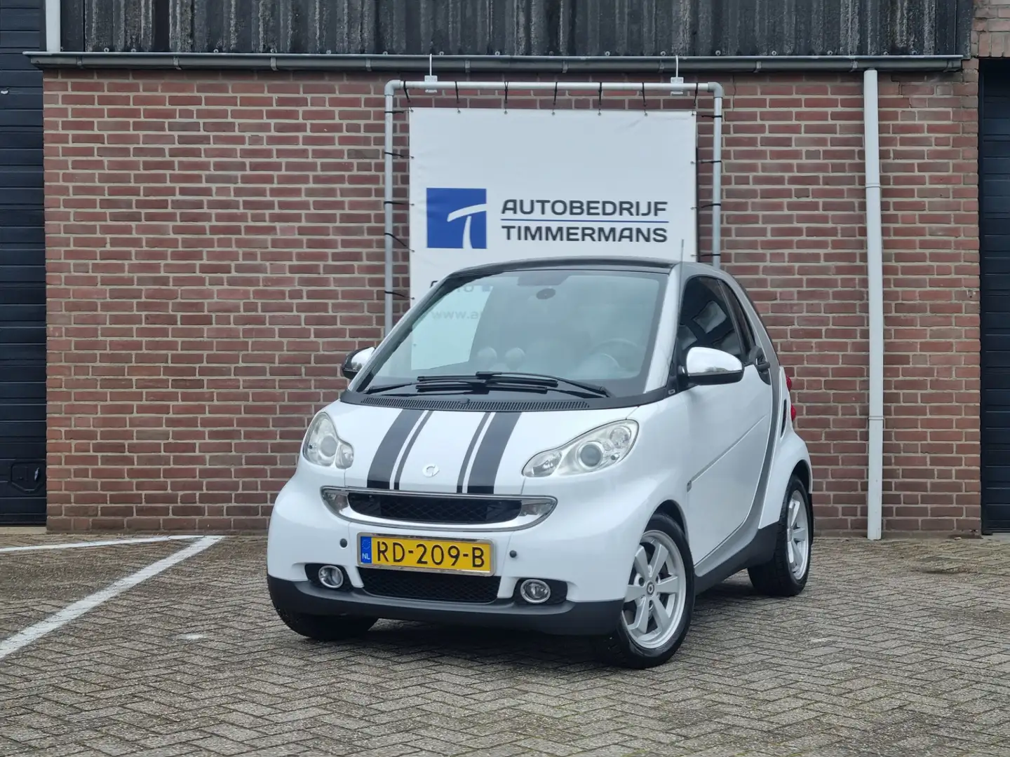 smart forTwo coupé 1.0 mhd Pure Automaat Gris - 1