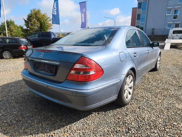 Mercedes-Benz E-Class view 5
