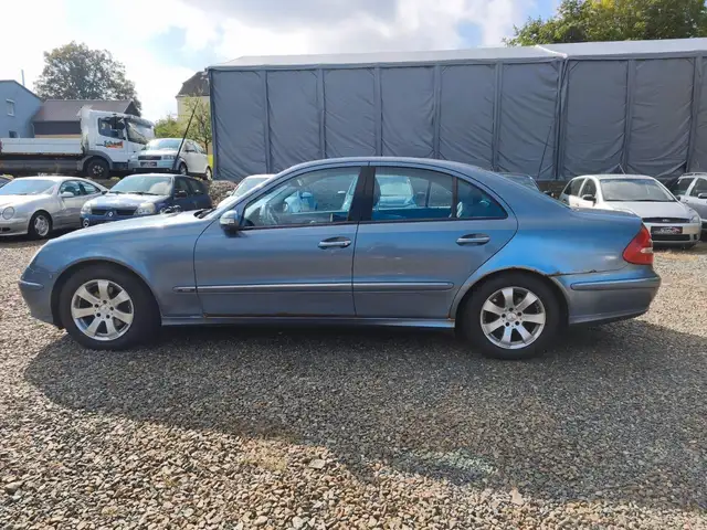Mercedes-Benz E-Class view 8