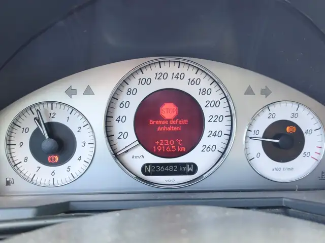 Mercedes-Benz E-Class view 11