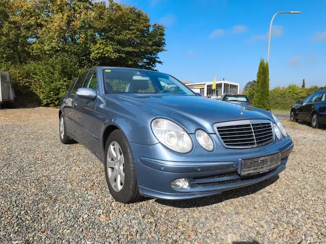 Mercedes-Benz E-Class view 3