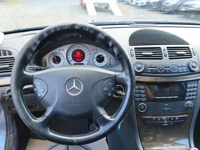 Mercedes-Benz E-Class view 12