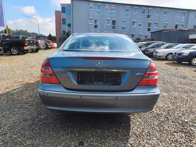 Mercedes-Benz E-Class view 6
