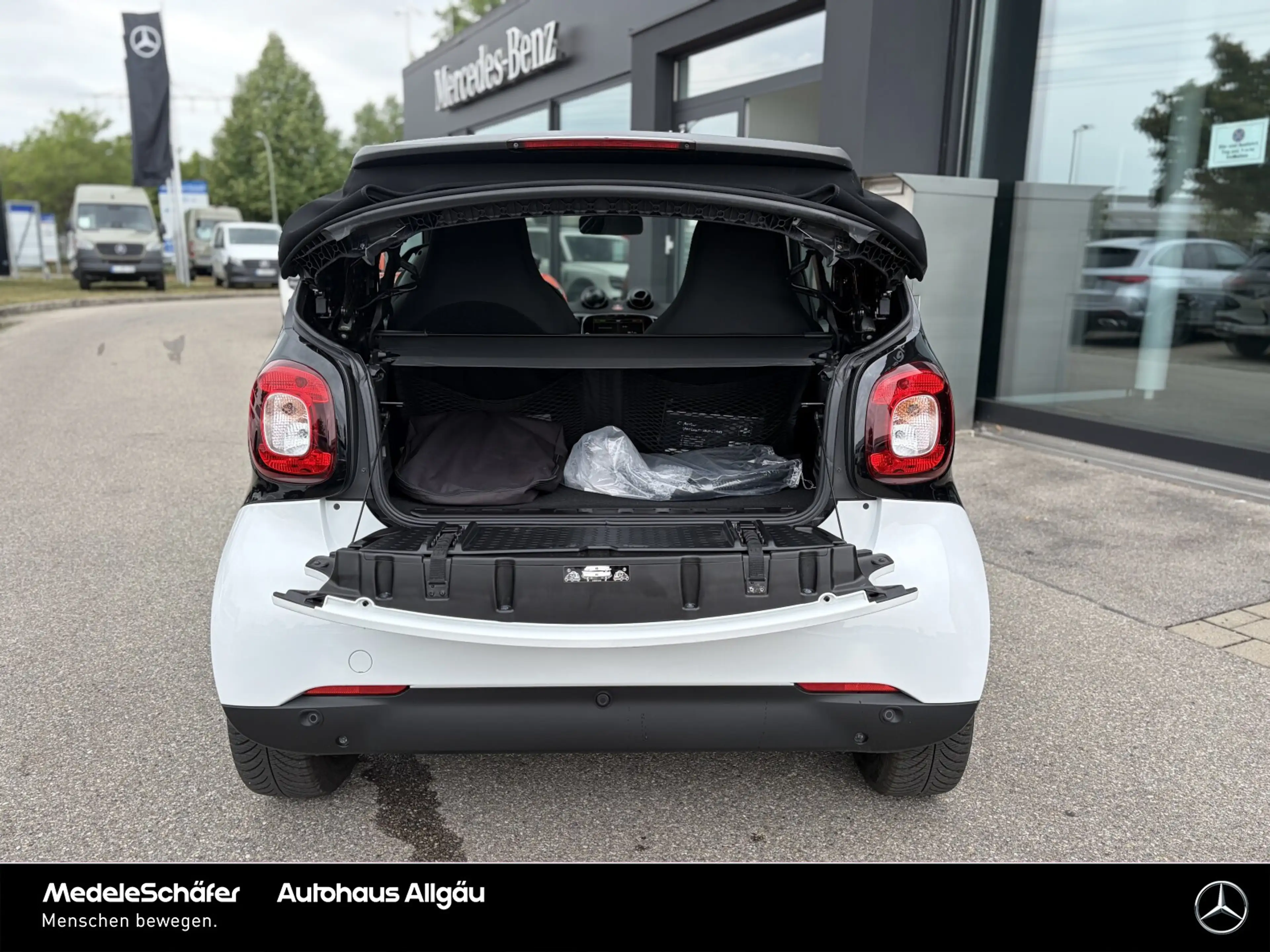smart forTwo EQ fortwo cabrio Passion Sitzh Tempo PlusP 15"LM — photo 11