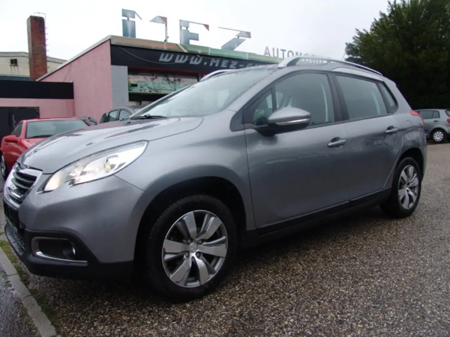 Peugeot 2008 Active Automatik SHZ nur 77000 km aus 1 Hand - 2