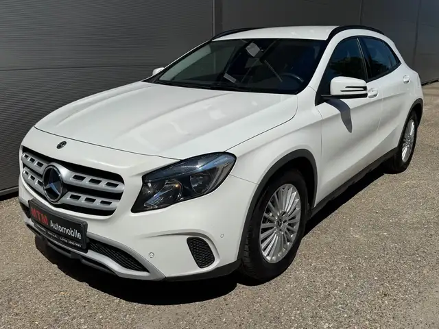 Mercedes-Benz GLA 200 CDI / d 7G-DCT Navi Shz PDC