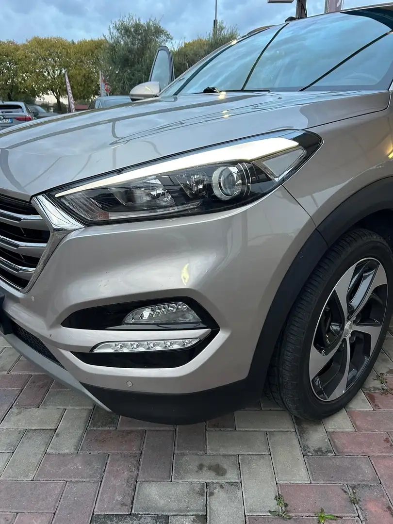 Hyundai TUCSON 2.0 crdi Comfort Plus Pack 141 cv auto - 2