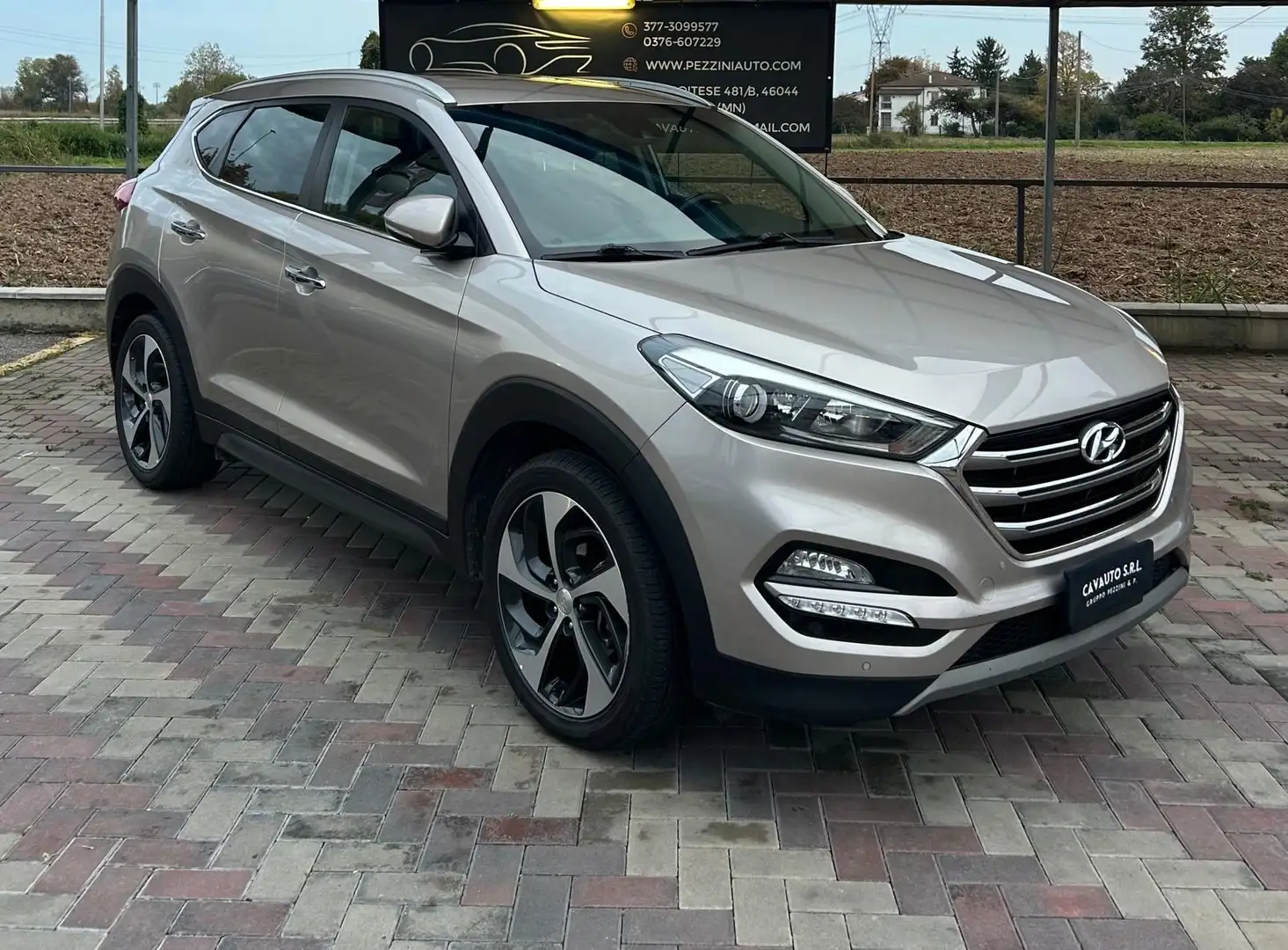Hyundai TUCSON 2.0 crdi Comfort Plus Pack 141 cv auto - 1