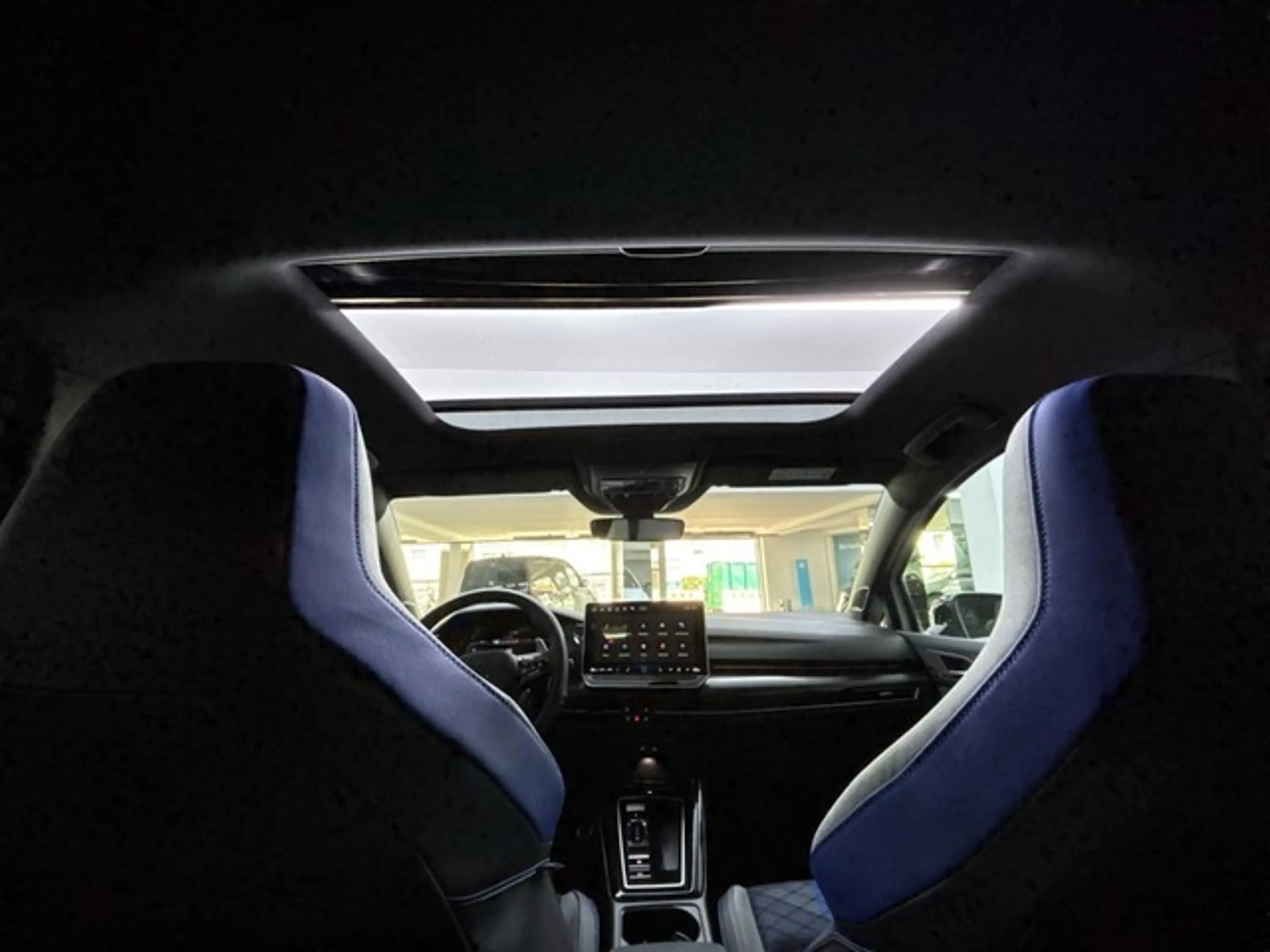 Volkswagen Golf R 2.0 TSI Black Edition 4M*Pano*Kamera*DCC* — photo 15