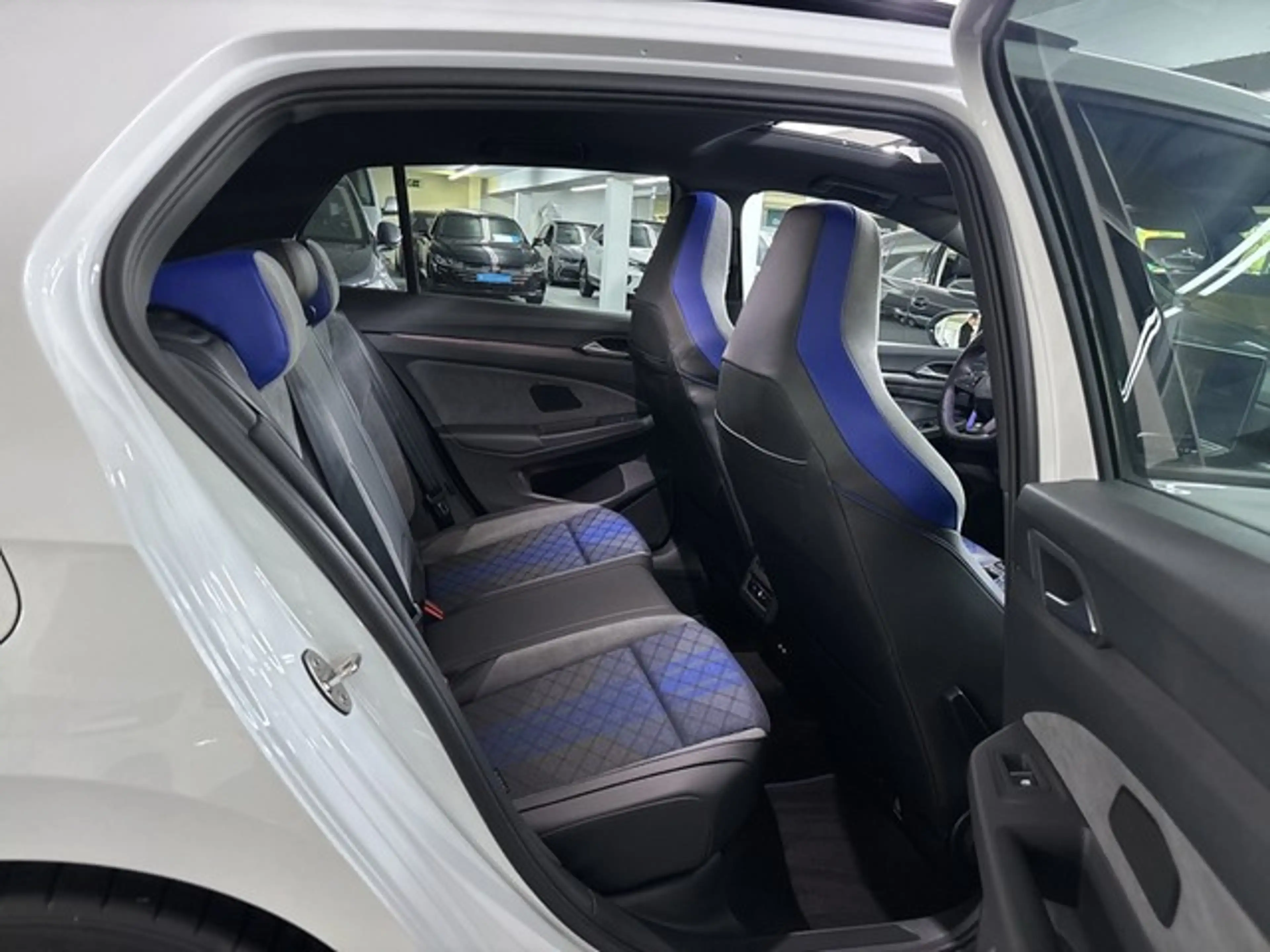 Volkswagen Golf R 2.0 TSI Black Edition 4M*Pano*Kamera*DCC* — photo 11