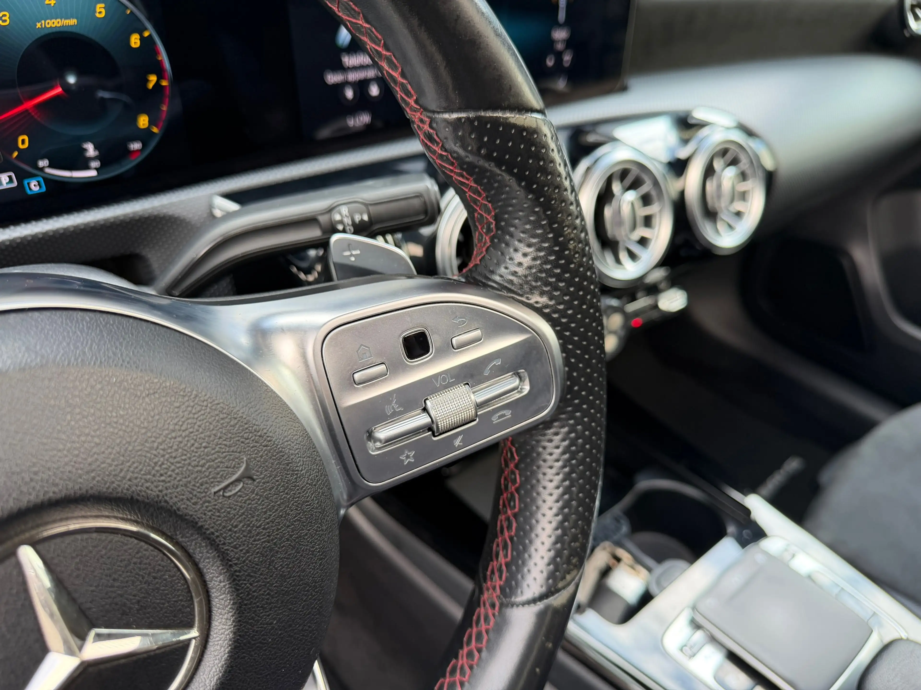 Mercedes-Benz A 250 AMG Pano Sfeer Carplay Acc — photo 34