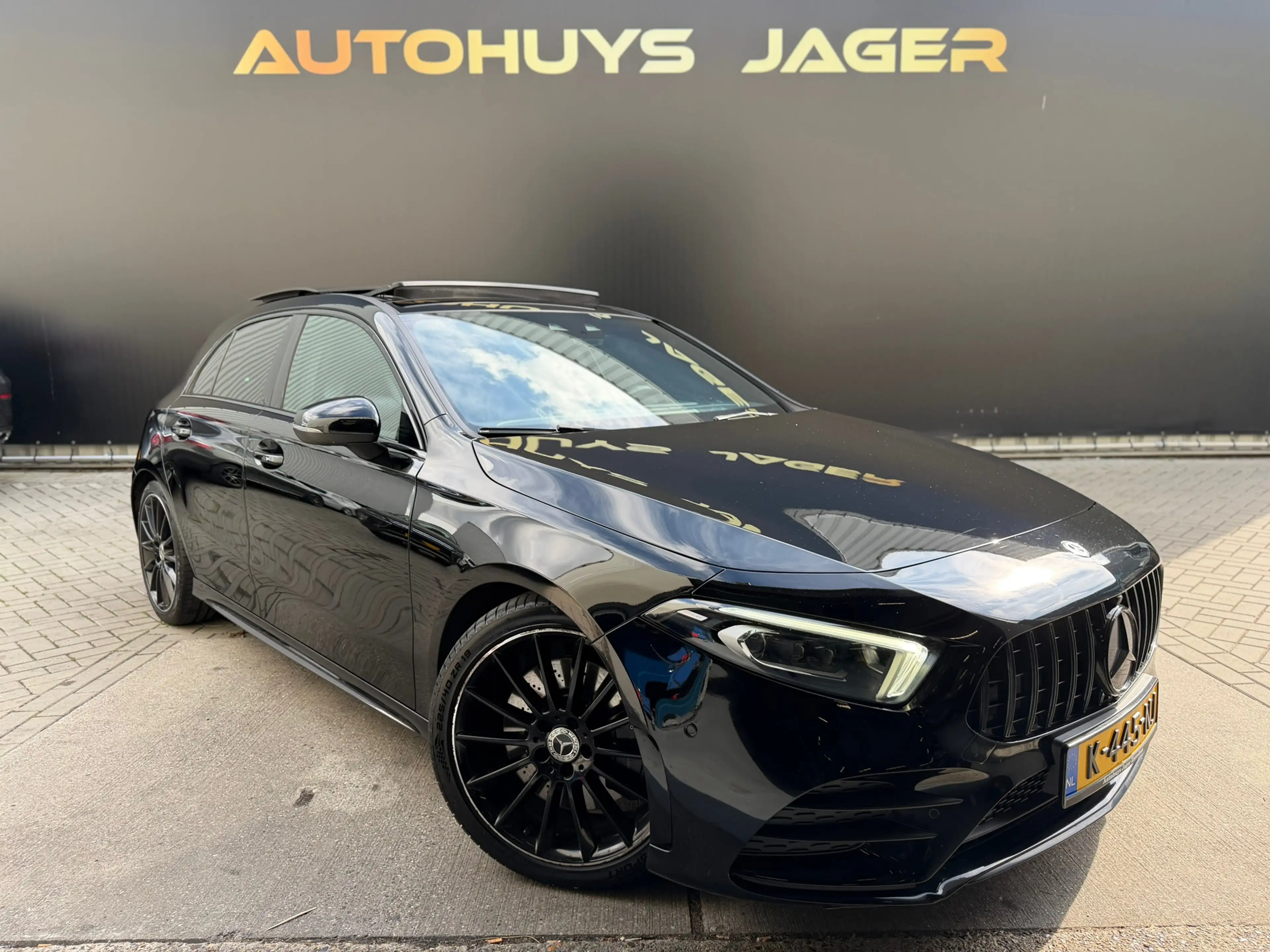 Mercedes-Benz A 250 AMG Pano Sfeer Carplay Acc — photo 11