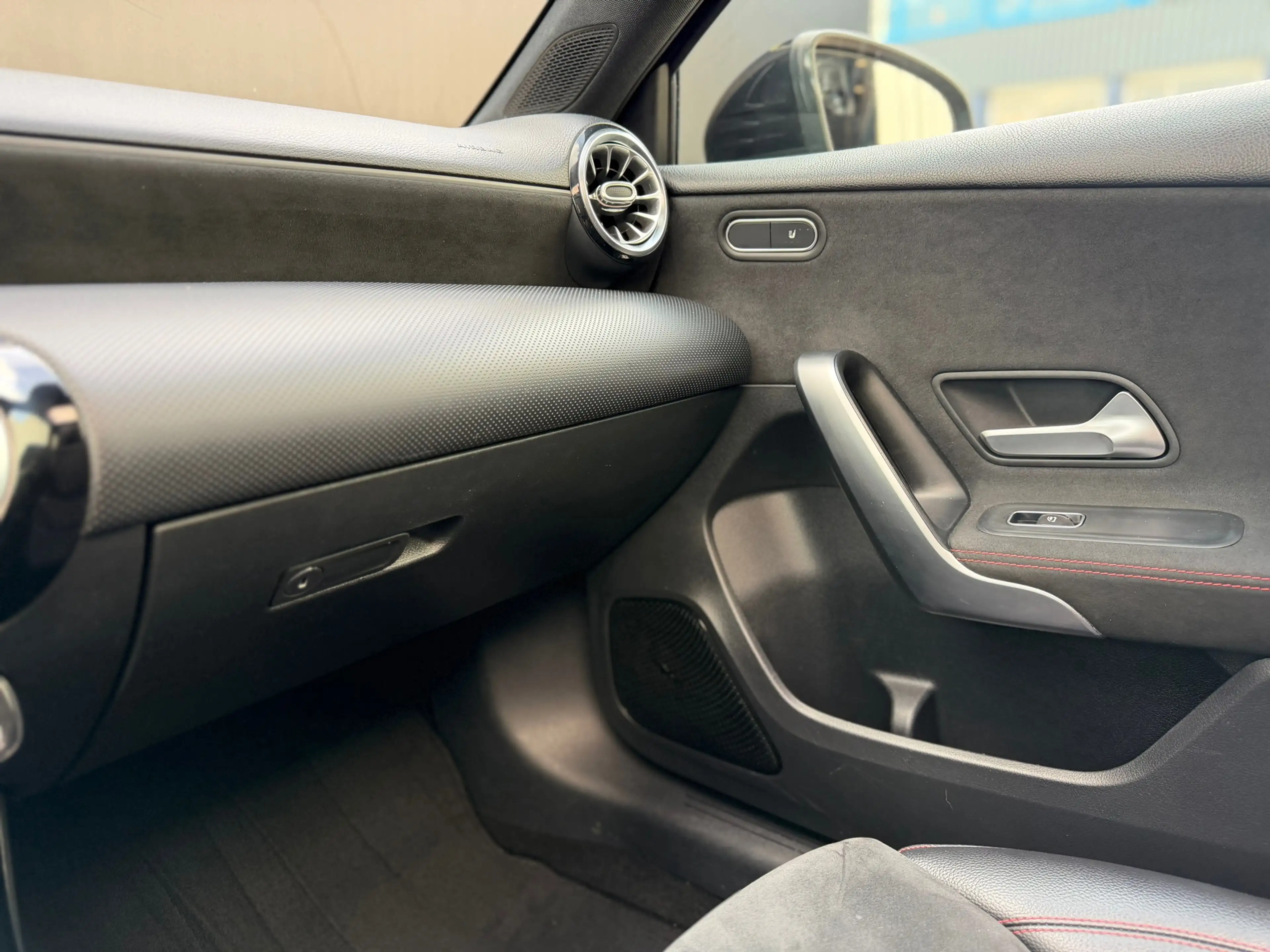 Mercedes-Benz A 250 AMG Pano Sfeer Carplay Acc — photo 41
