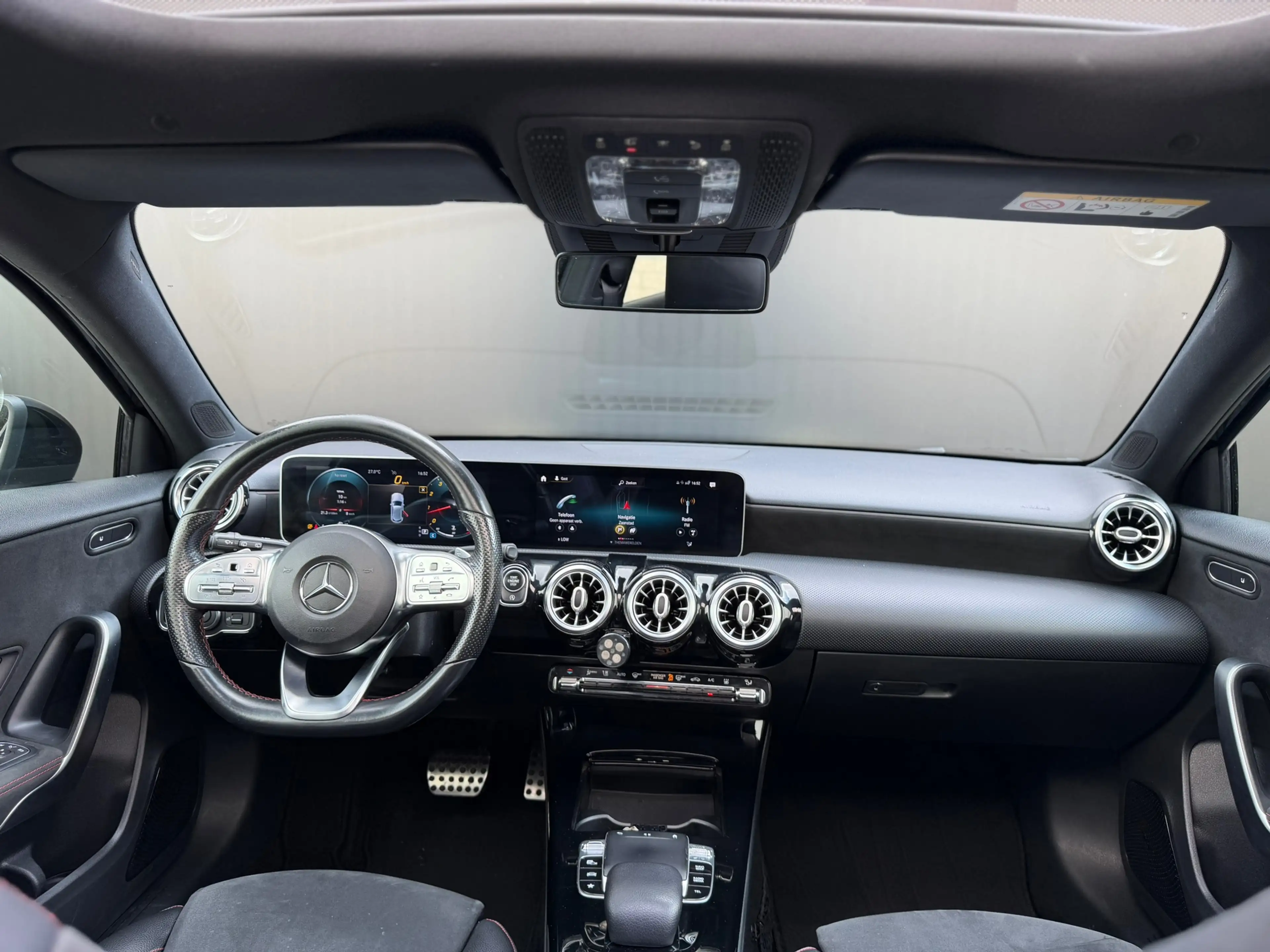 Mercedes-Benz A 250 AMG Pano Sfeer Carplay Acc — photo 24