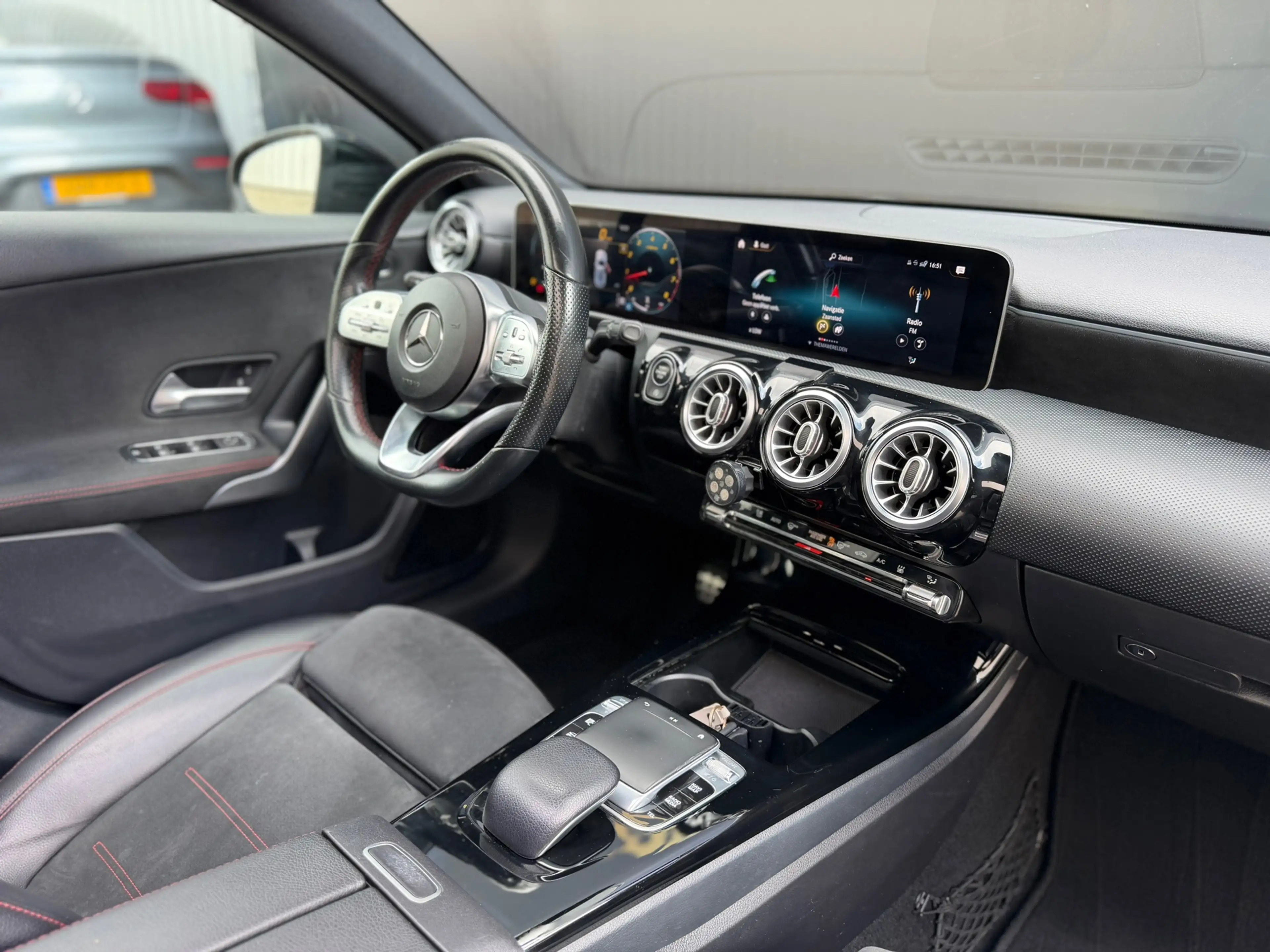 Mercedes-Benz A 250 AMG Pano Sfeer Carplay Acc — photo 21