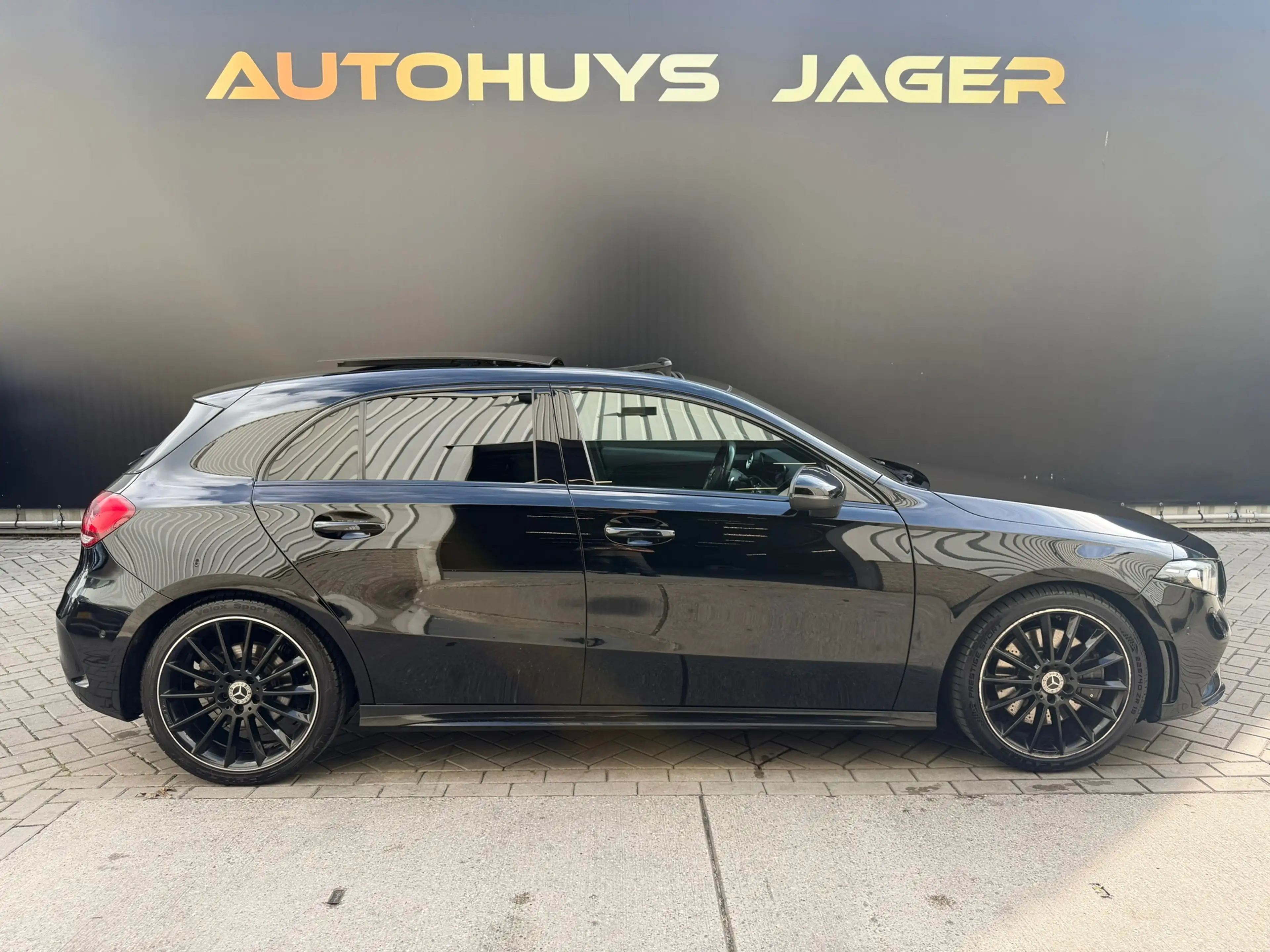 Mercedes-Benz A 250 AMG Pano Sfeer Carplay Acc — photo 10