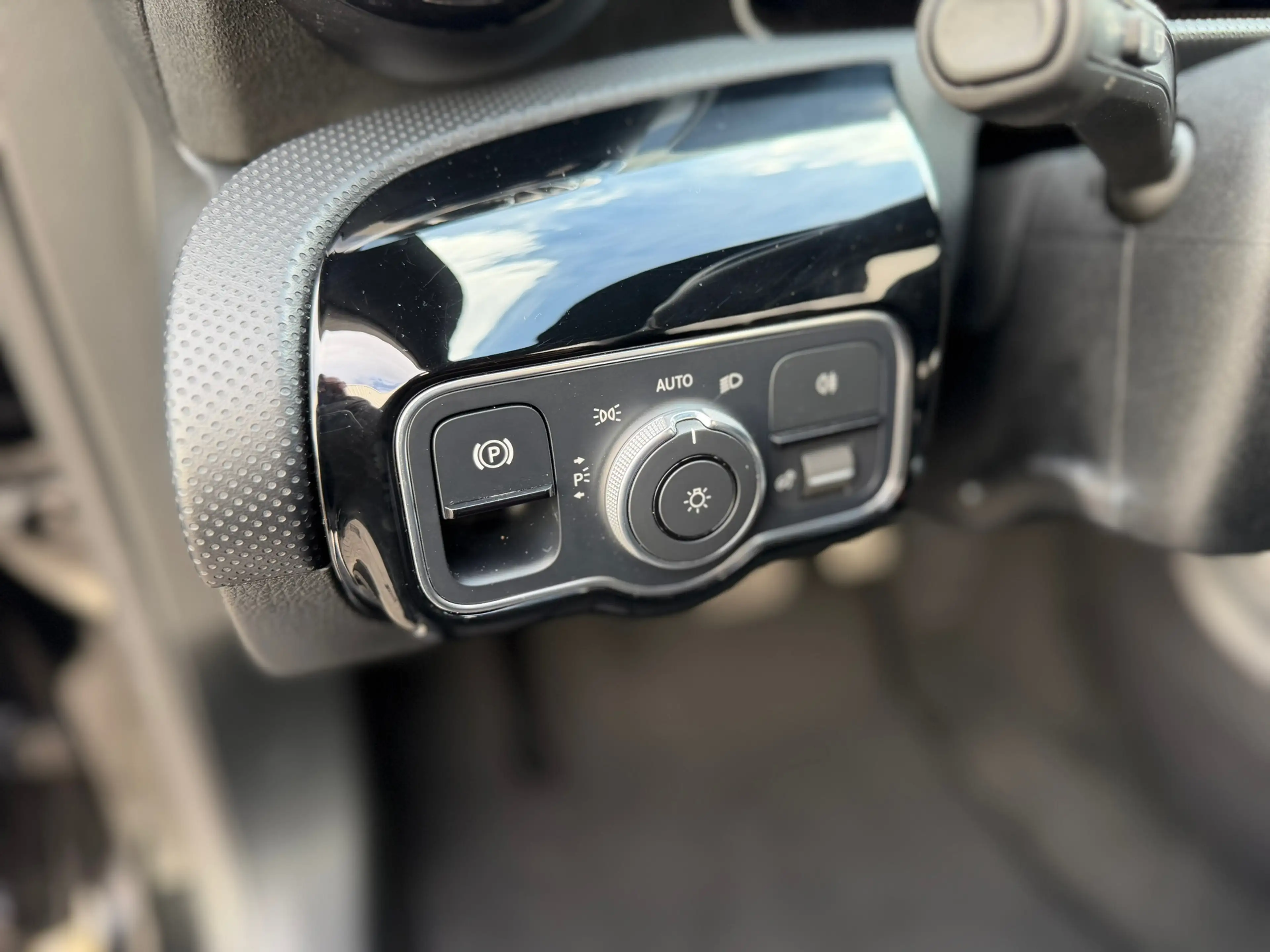 Mercedes-Benz A 250 AMG Pano Sfeer Carplay Acc — photo 32