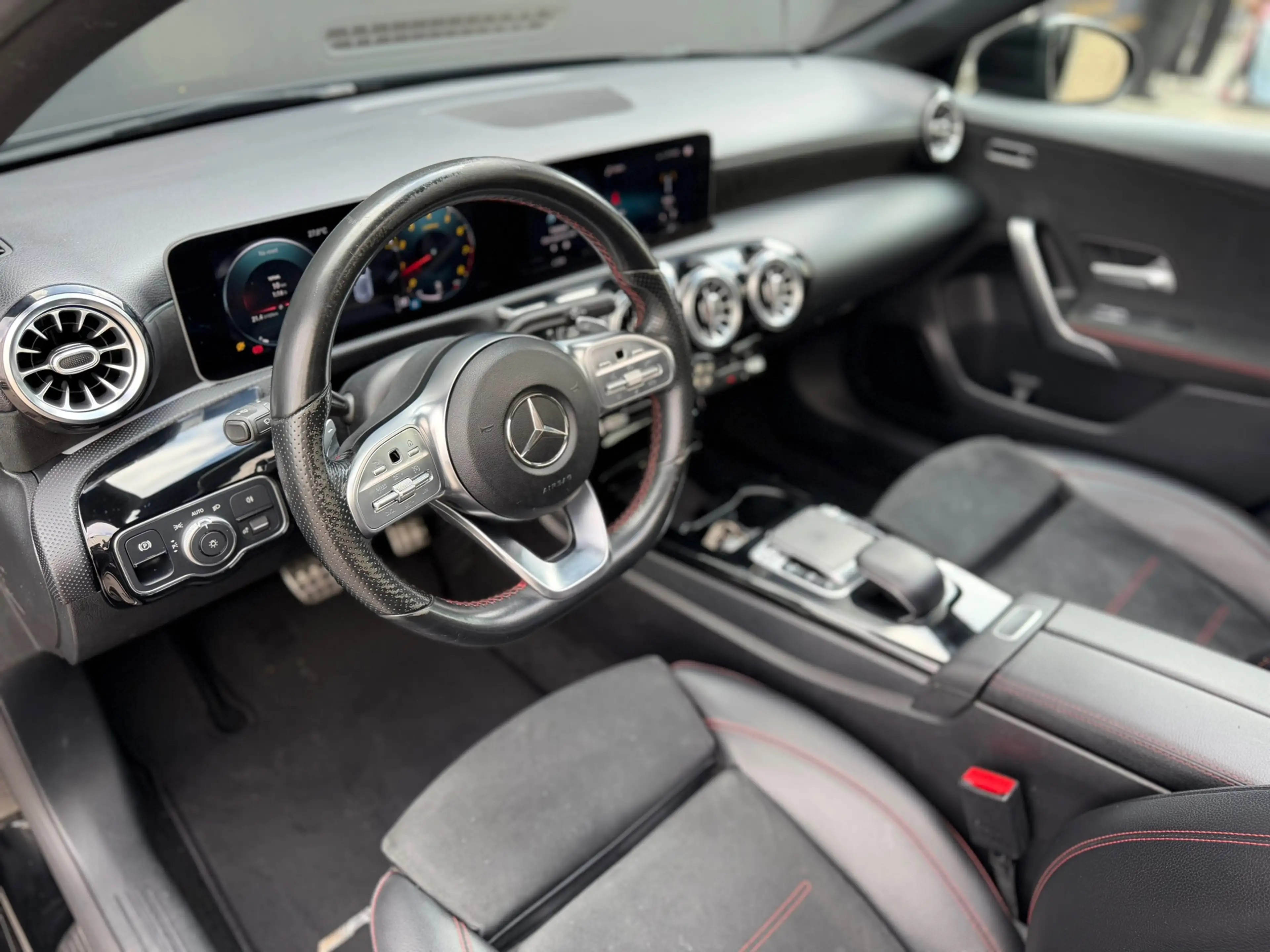 Mercedes-Benz A 250 AMG Pano Sfeer Carplay Acc — photo 29