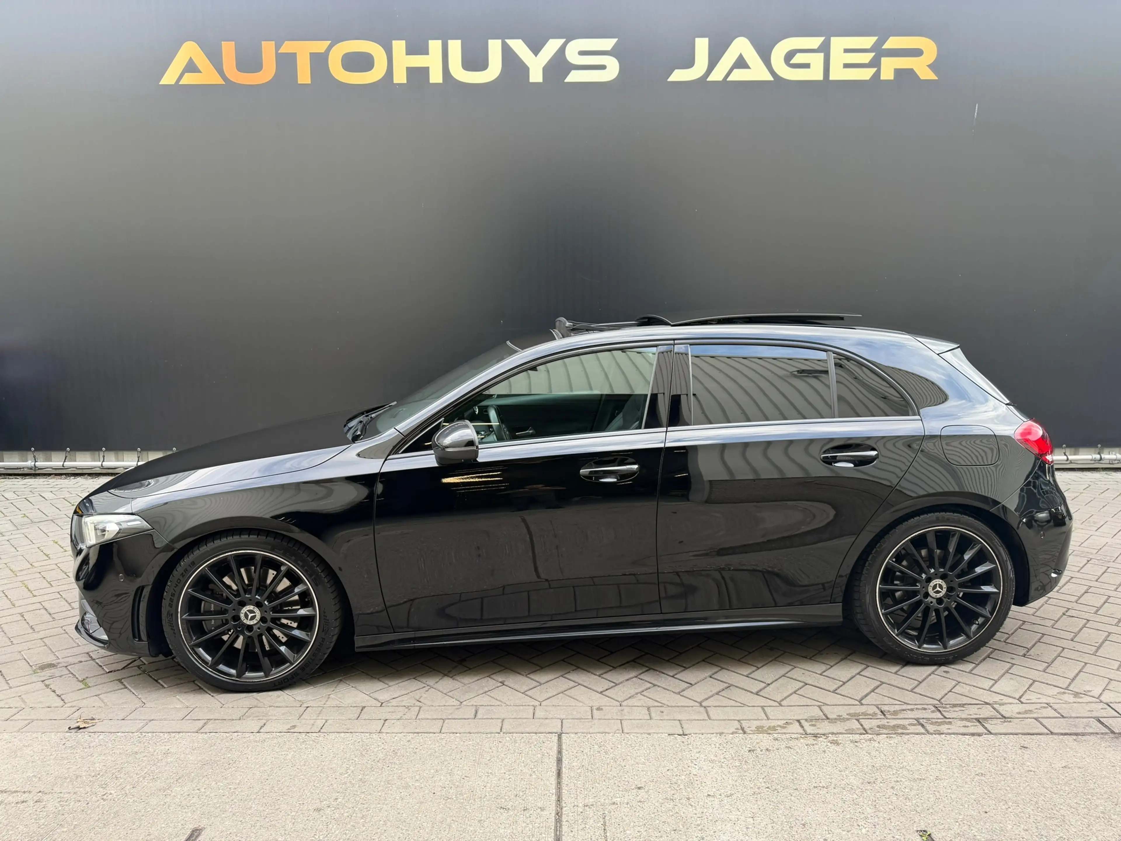 Mercedes-Benz A 250 AMG Pano Sfeer Carplay Acc — photo 4