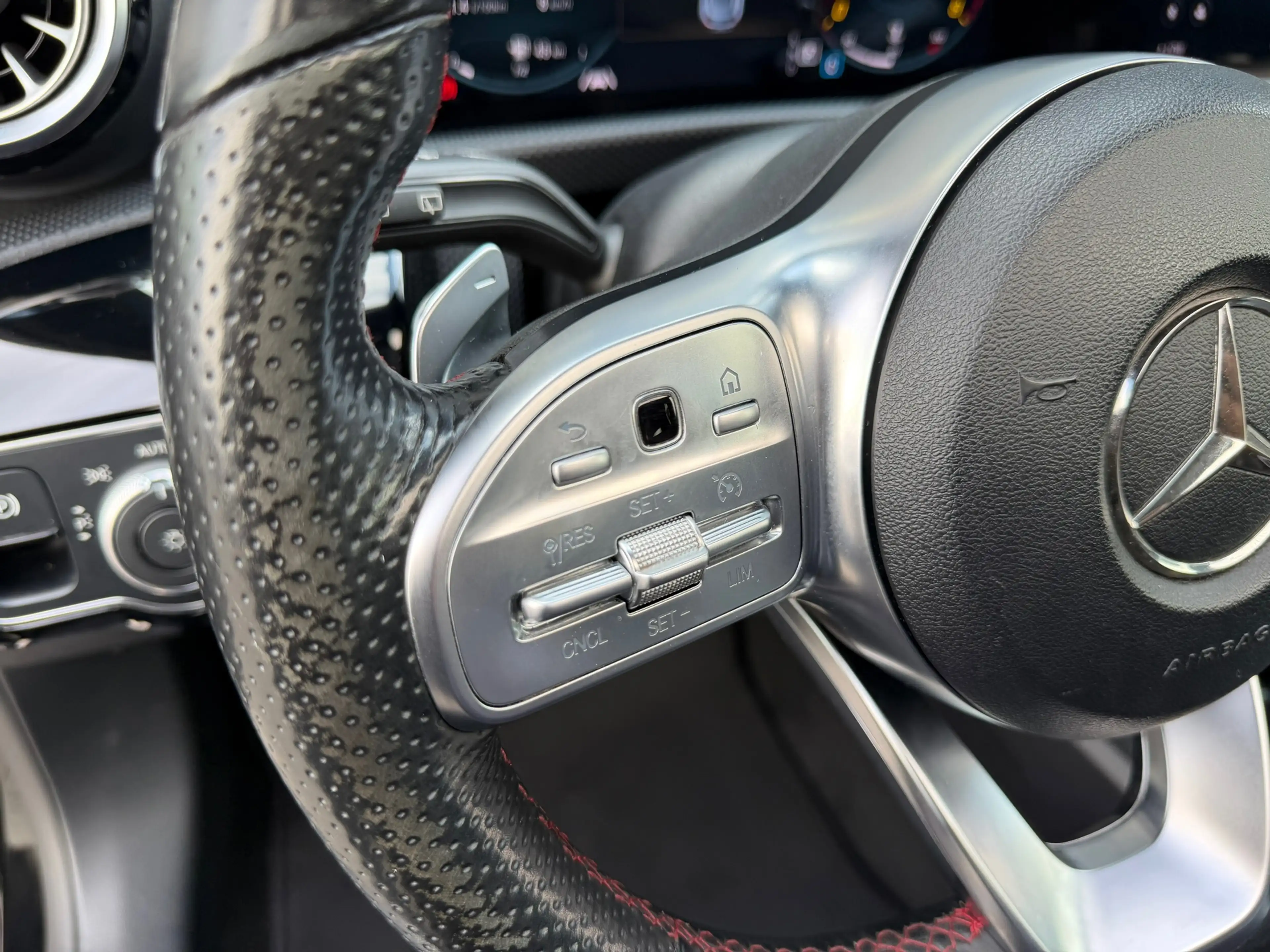 Mercedes-Benz A 250 AMG Pano Sfeer Carplay Acc — photo 33