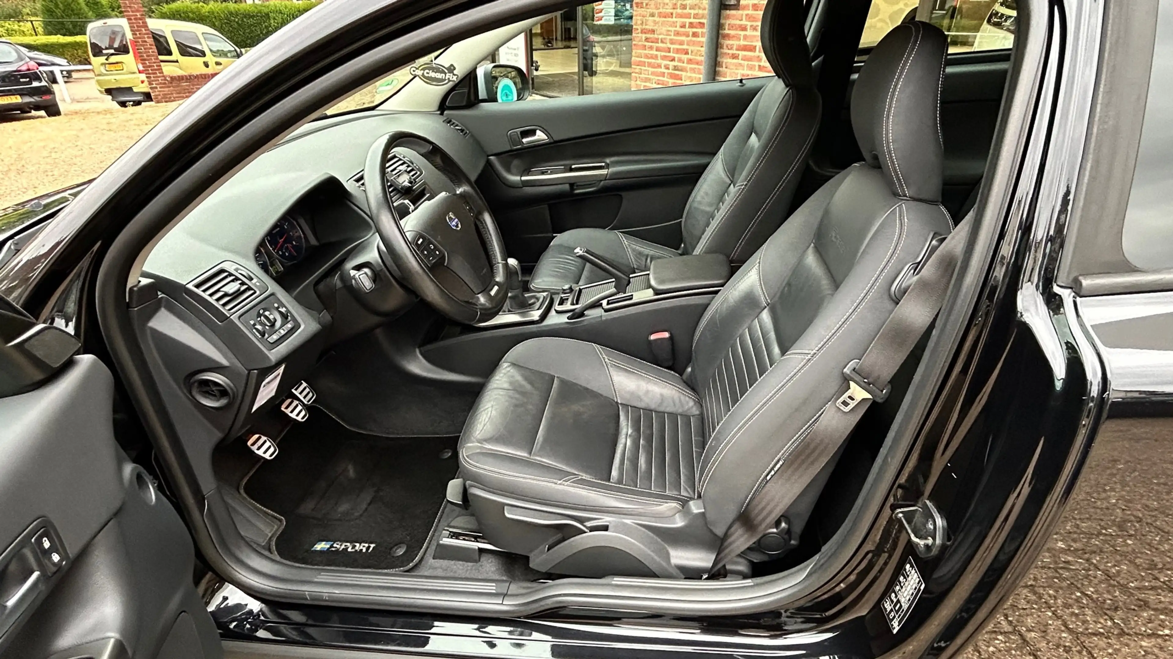 Volvo C30 2.0 R-Edition — photo 9