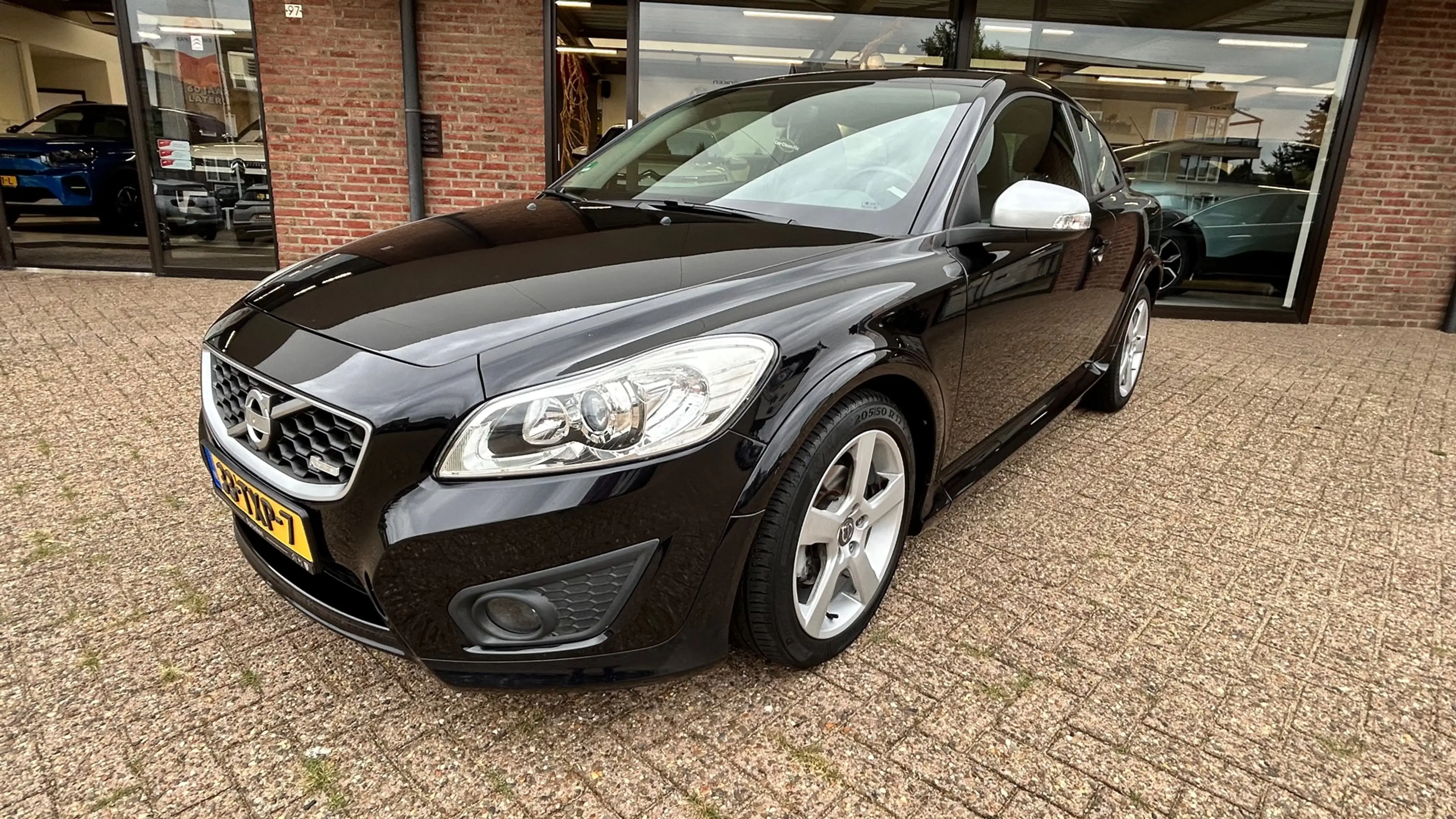 Volvo C30 2.0 R-Edition — photo 3