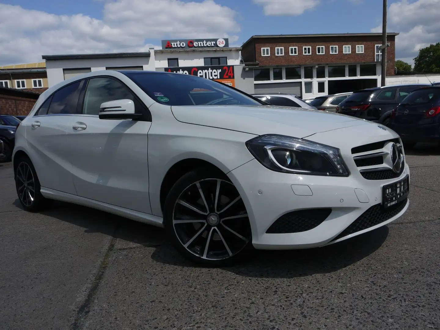 Mercedes-Benz A 180 /LED/Pano/Xenon/PDC/Automatik Weiß - 1