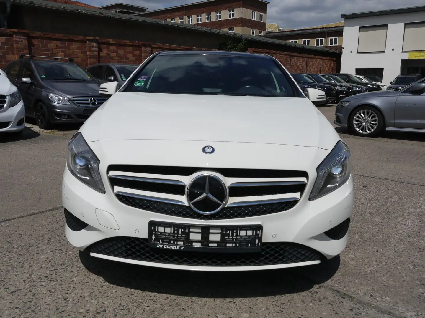 Mercedes-Benz A 180 /LED/Pano/Xenon/PDC/Automatik Weiß - 2