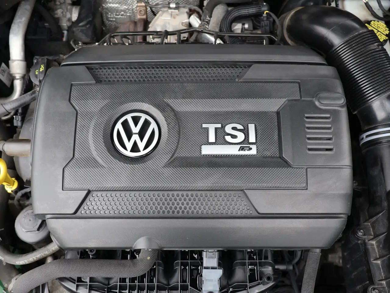 Volkswagen Golf R photo Volkswagen Golf R