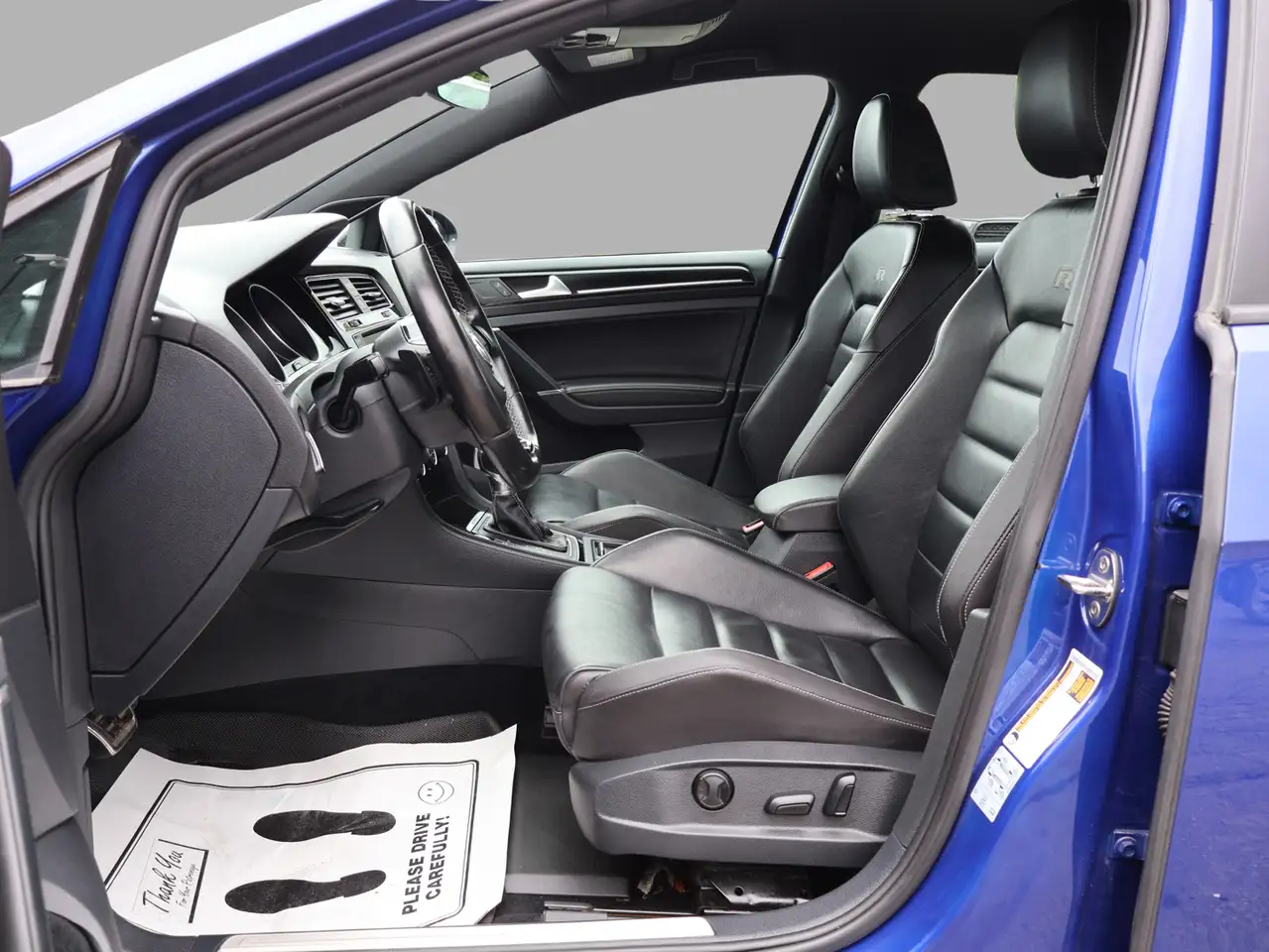 Volkswagen Golf R photo Volkswagen Golf R