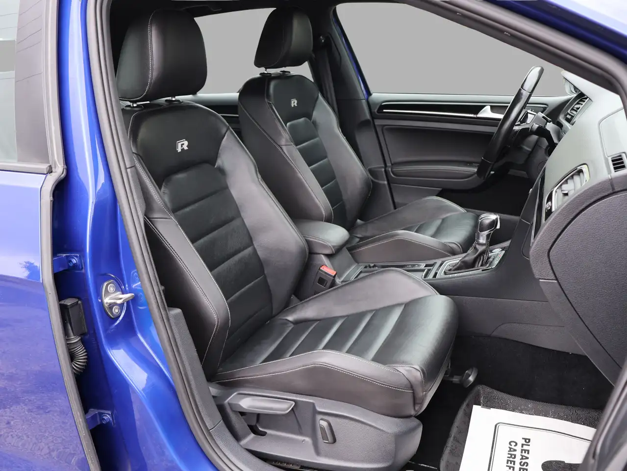 Volkswagen Golf R photo Volkswagen Golf R