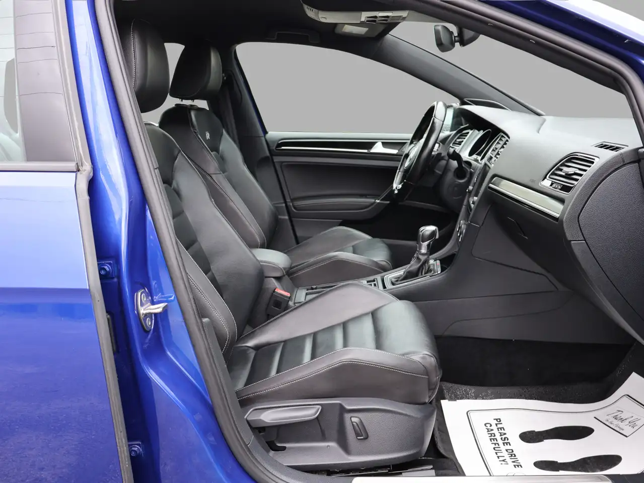 Volkswagen Golf R photo Volkswagen Golf R