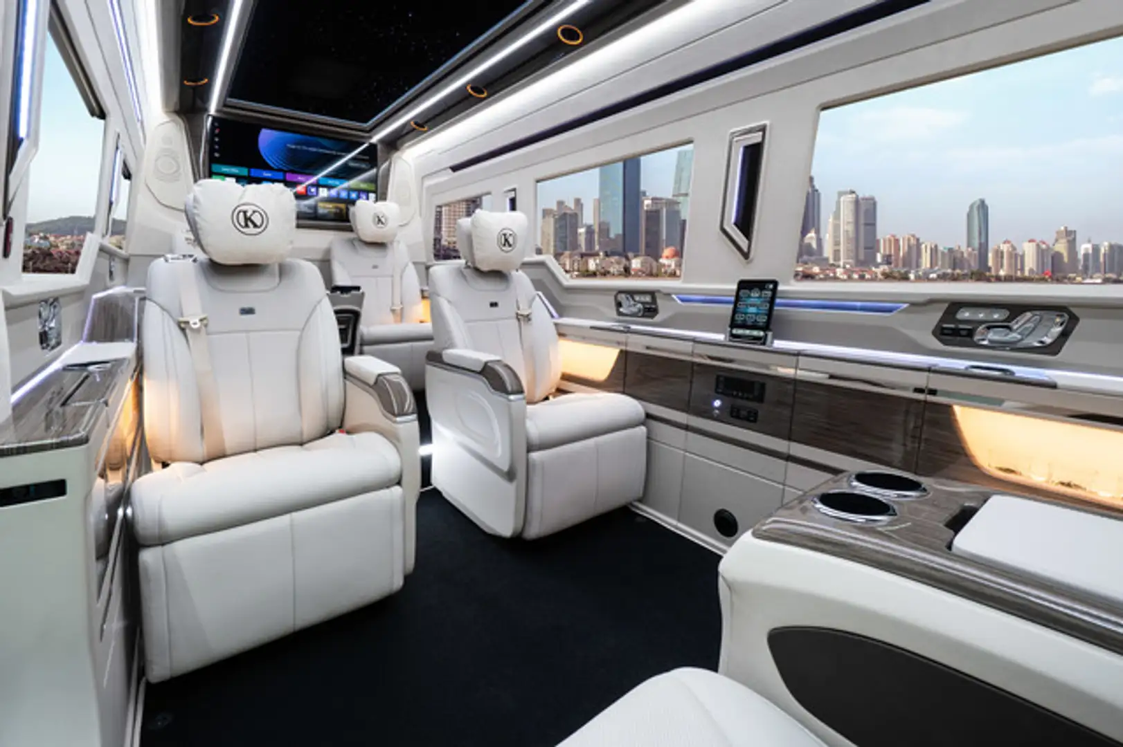 Mercedes-Benz Sprinter 519 VIP Luxury VAN - Interior Exterior Noir - 2