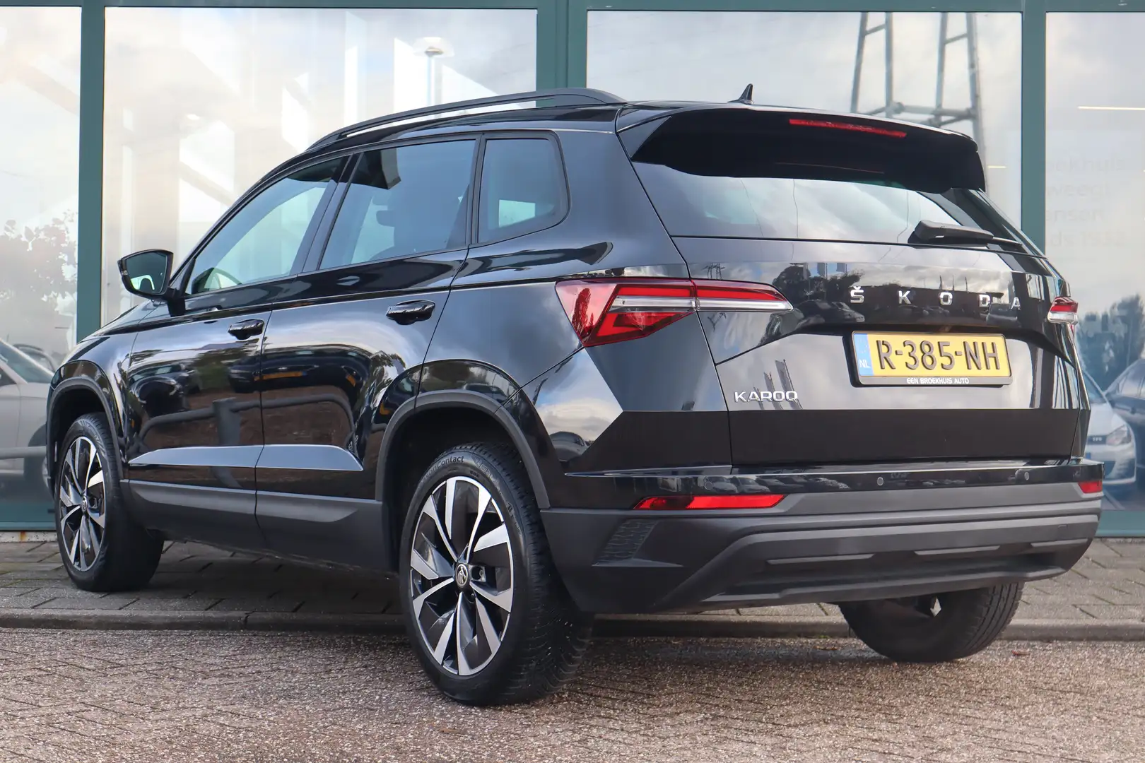 Skoda Karoq 1.5 TSI ACT Business Edition Plus 149PK | Achterui Zwart - 2