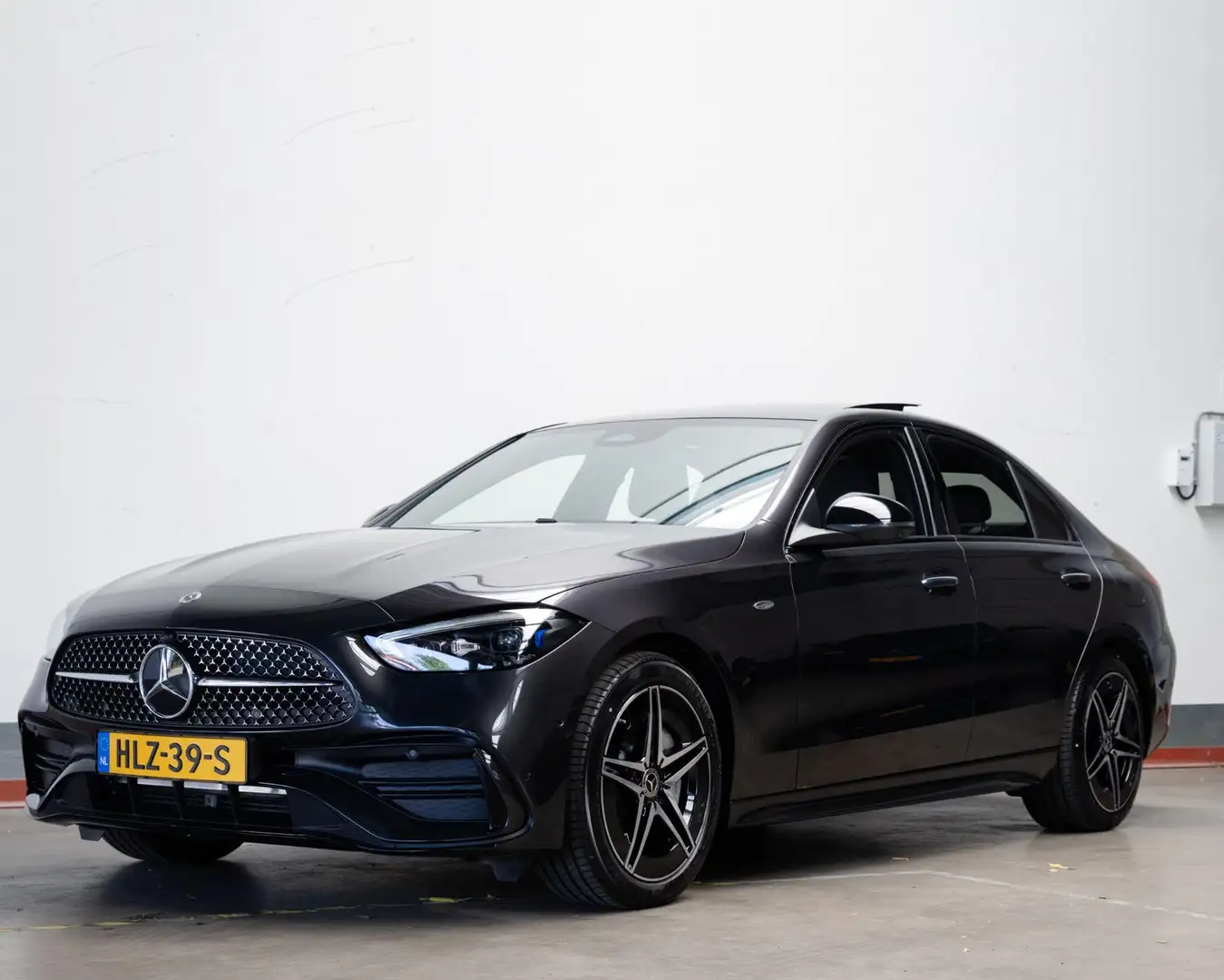 Mercedes-Benz C 300 Limousine e star Edition AMG Line Grijs - 1