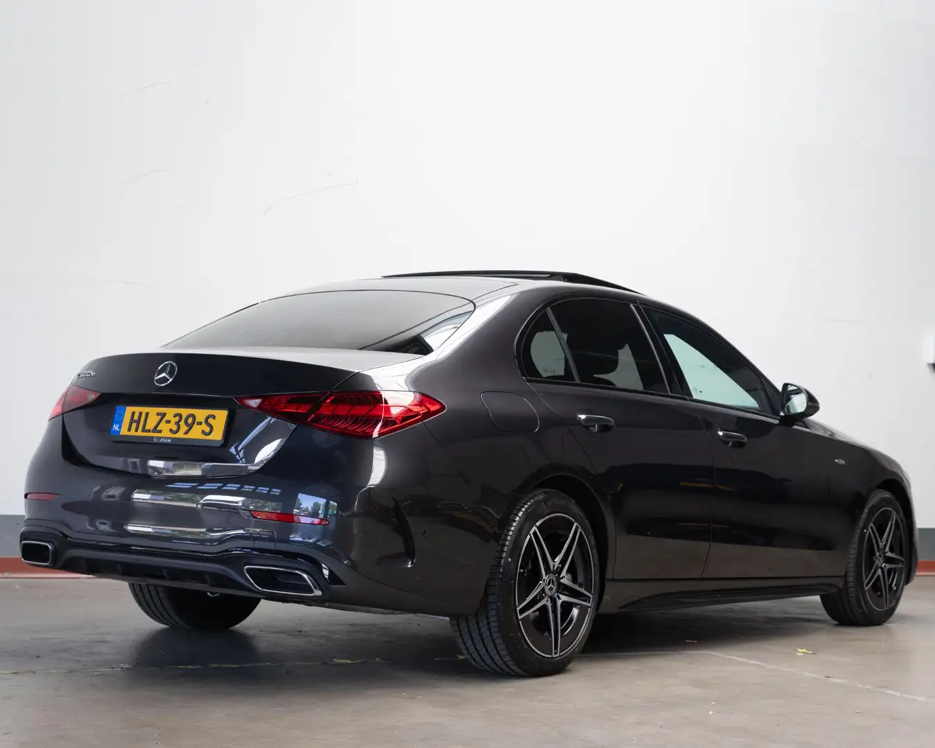 Mercedes-Benz C 300 Limousine e star Edition AMG Line Grijs - 2