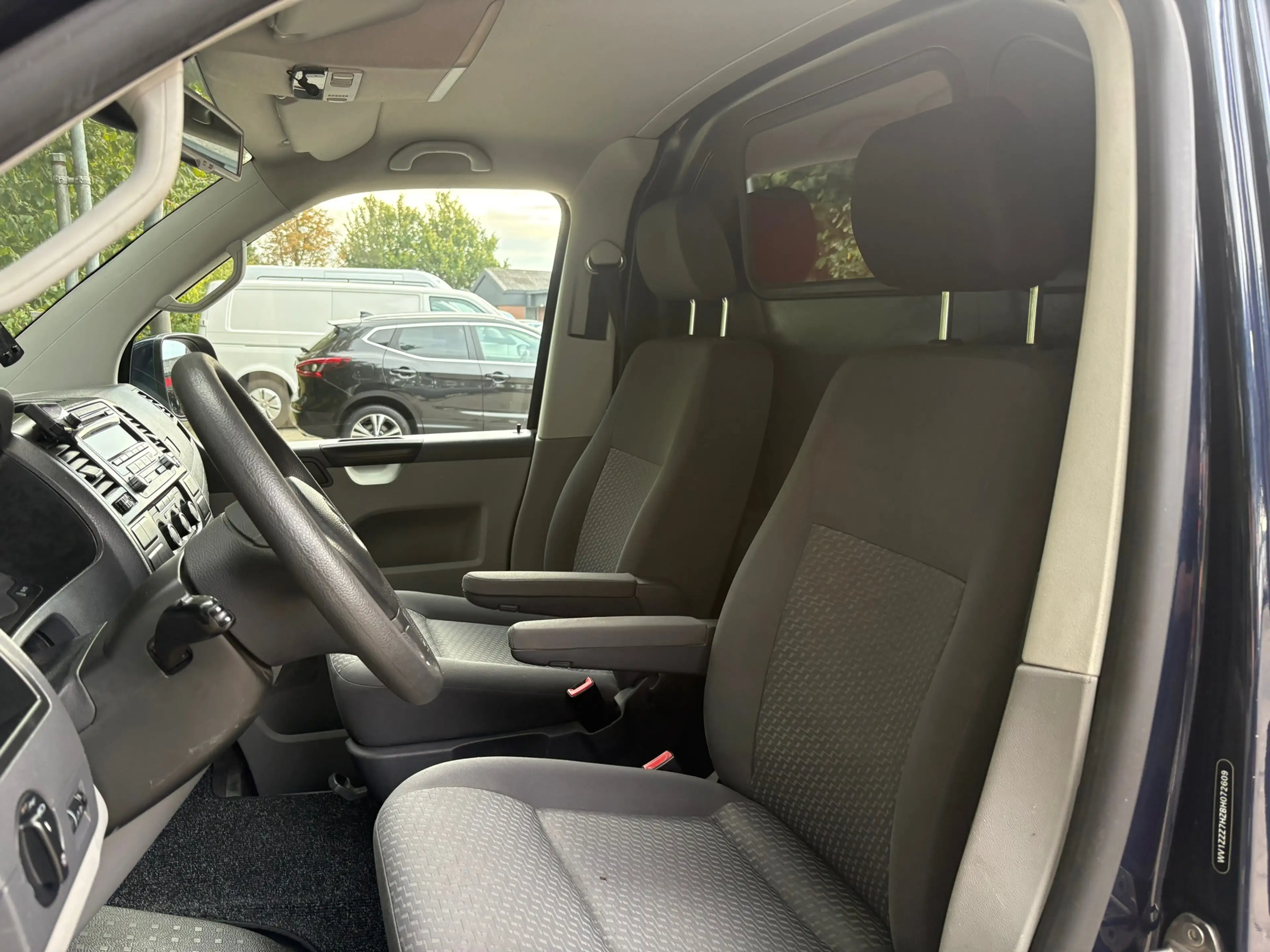 Volkswagen Transporter 2.0 TDI L1H1|NAP|140PK|trekhaak*2500KG*|airco|crui — photo 12