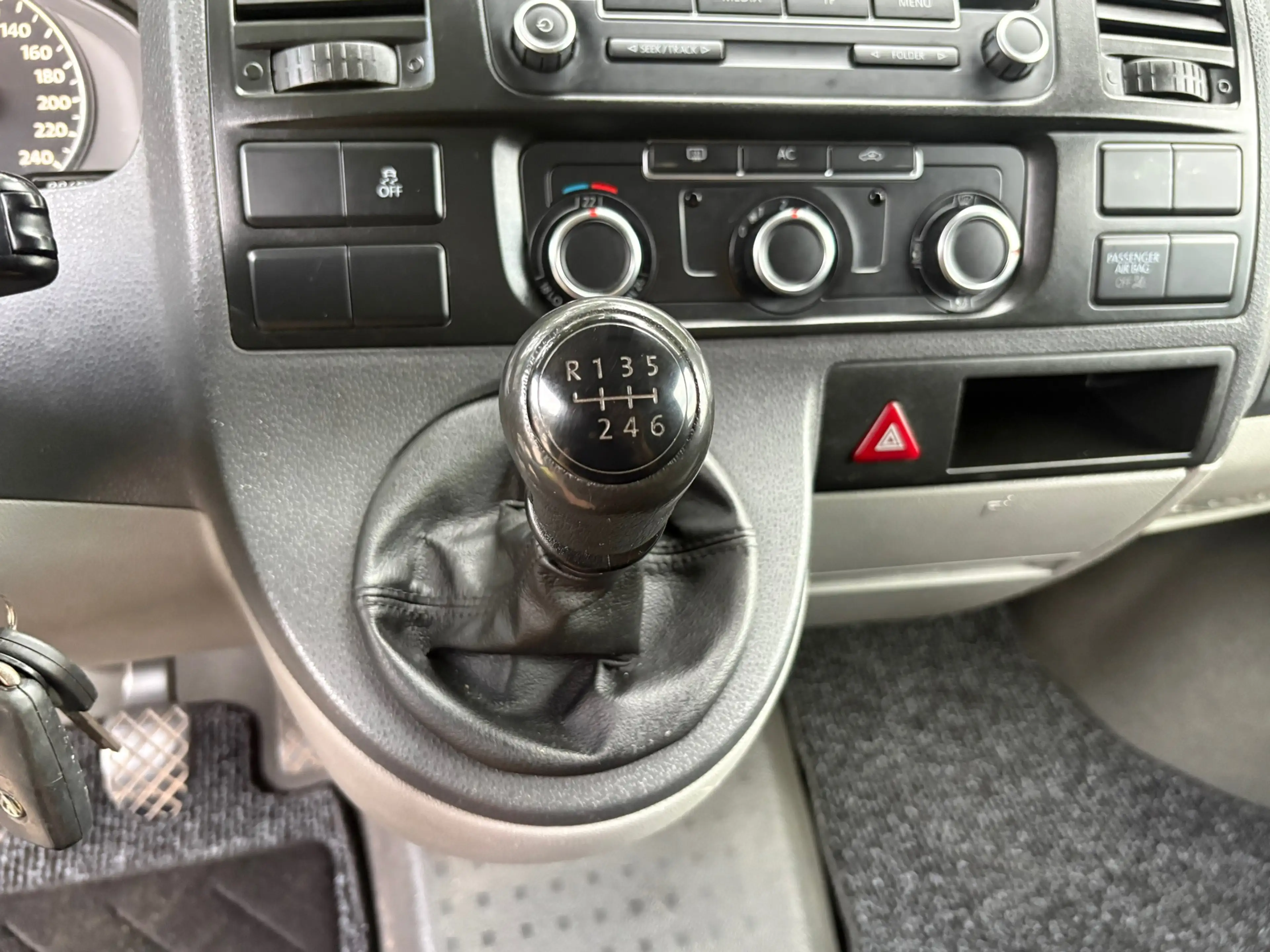 Volkswagen Transporter 2.0 TDI L1H1|NAP|140PK|trekhaak*2500KG*|airco|crui — photo 31