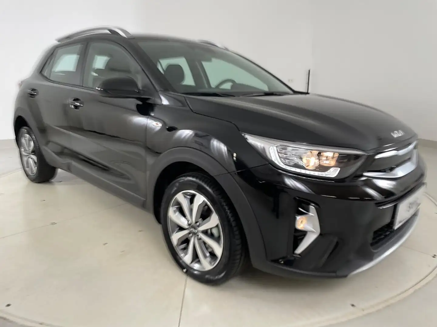 Kia Stonic STONIC/SILBER/1.0 TGDI/MT6/100/MY25|Auto Stahl W22 Schwarz - 2