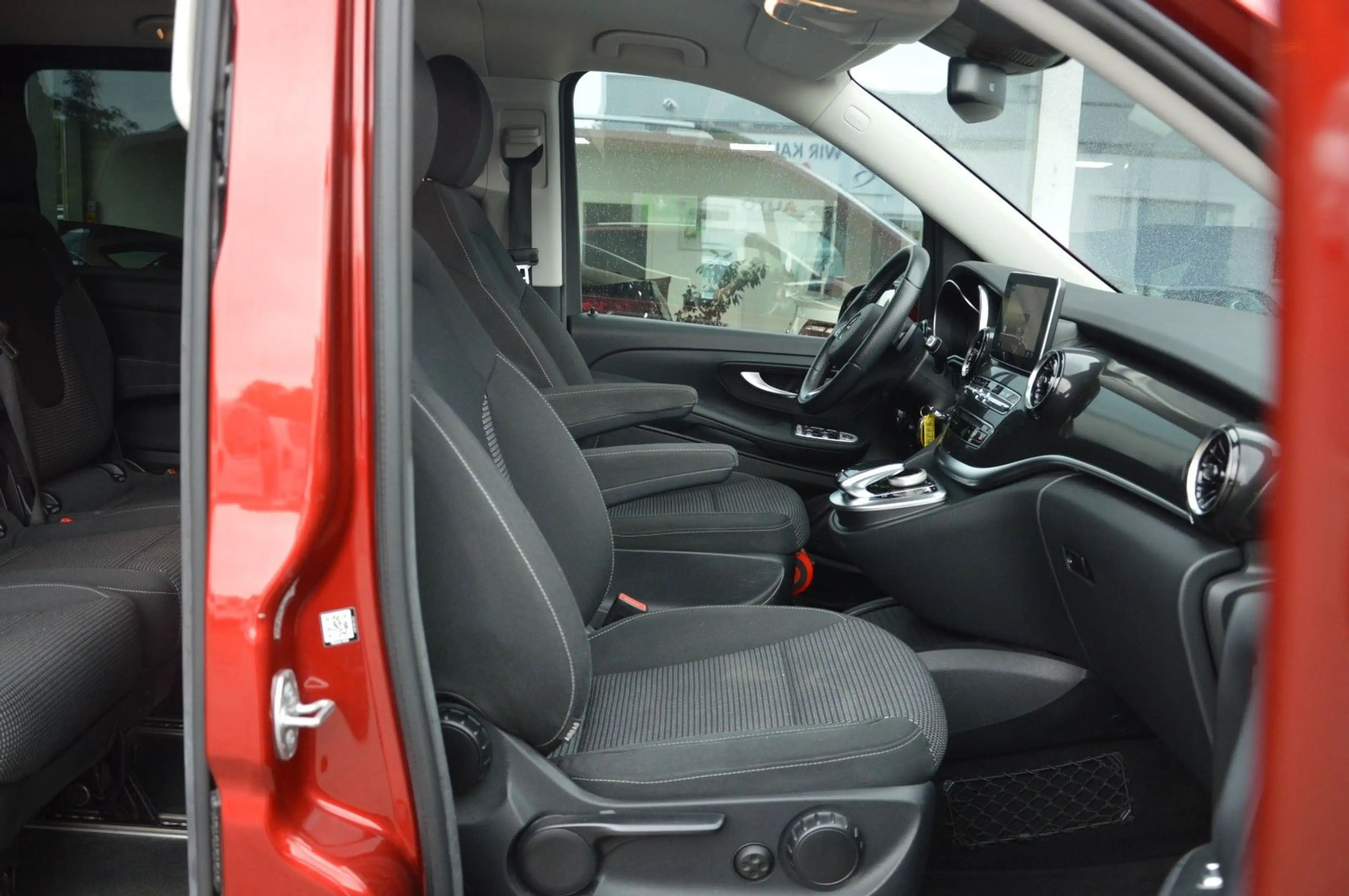 Mercedes-Benz V 220 d 4M EDITION*KOMPAKT*7-SITZER*LED*CAM*AHK* — photo 14