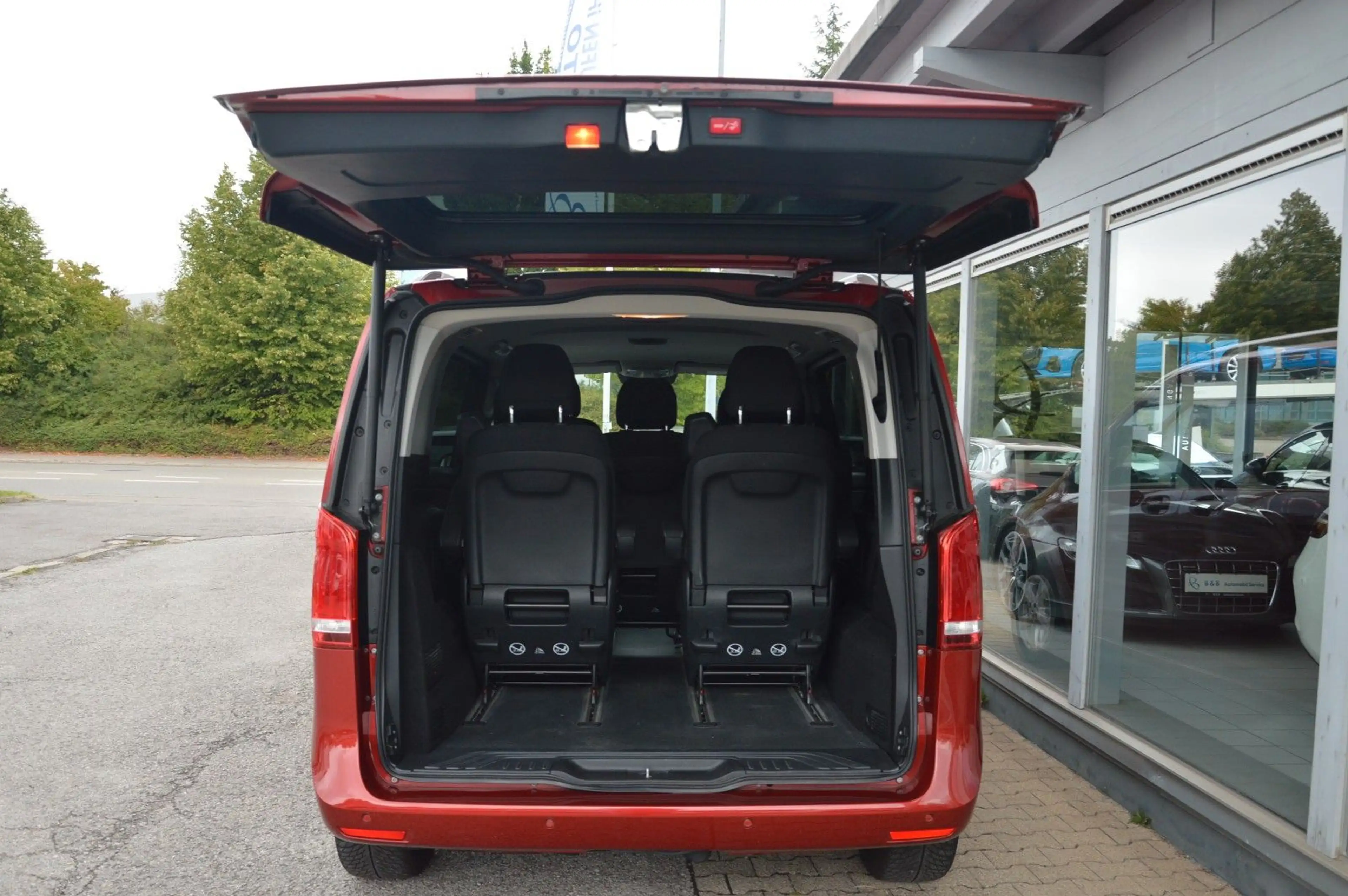 Mercedes-Benz V 220 d 4M EDITION*KOMPAKT*7-SITZER*LED*CAM*AHK* — photo 8