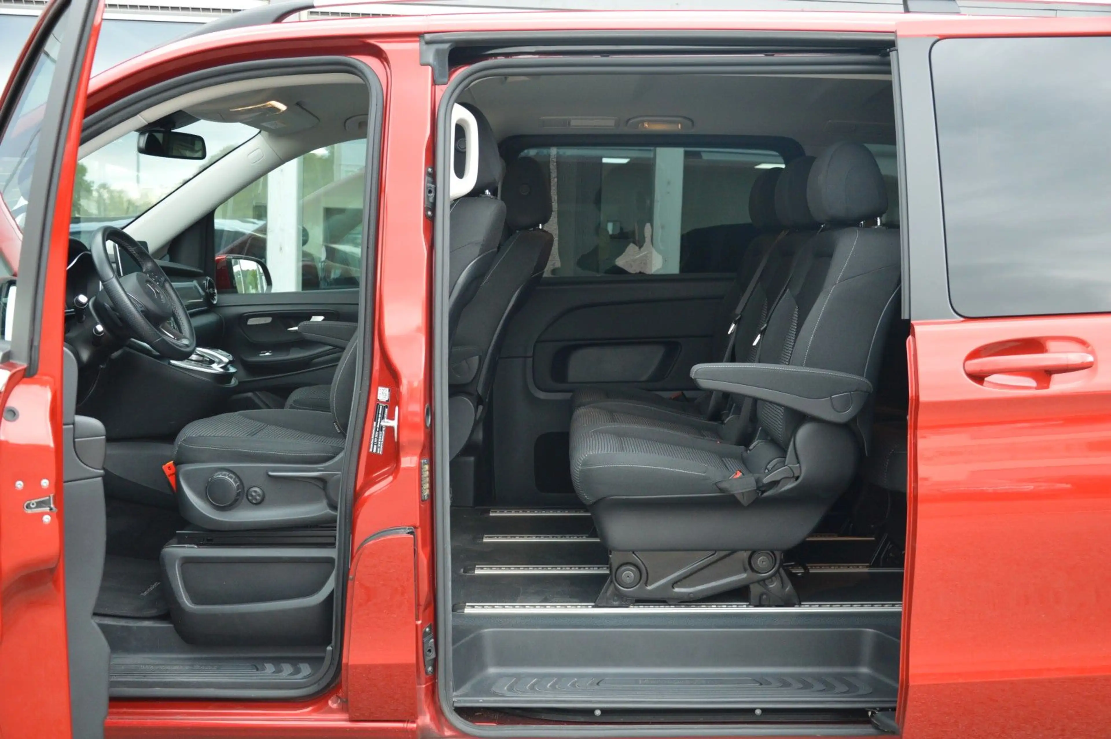 Mercedes-Benz V 220 d 4M EDITION*KOMPAKT*7-SITZER*LED*CAM*AHK* — photo 11