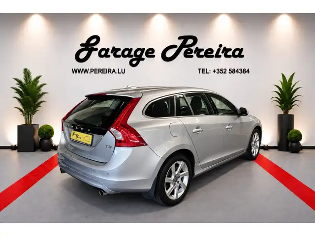Volvo V60 view 2
