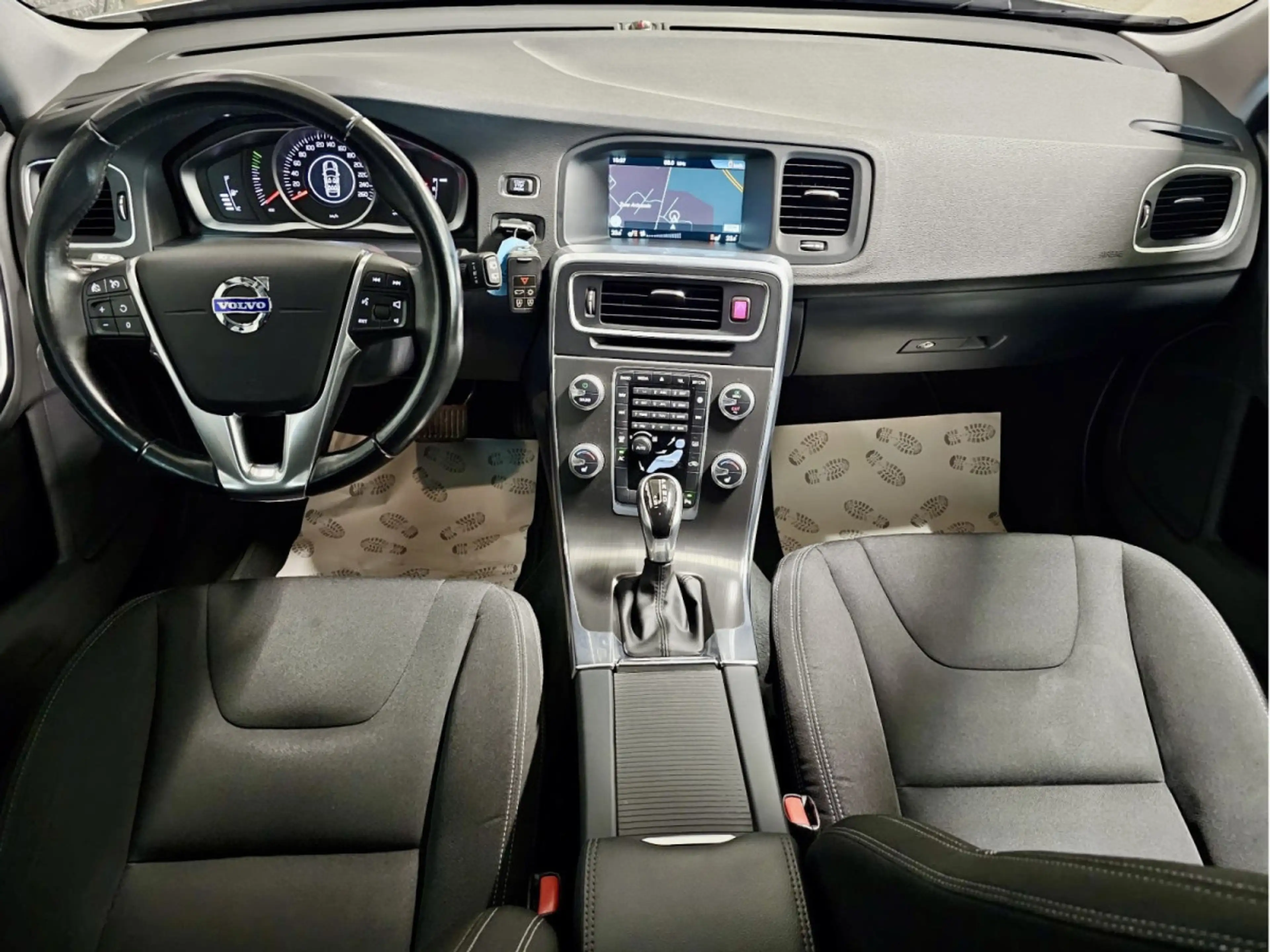 Volvo V60 T3 AUTO NAVI — photo 6
