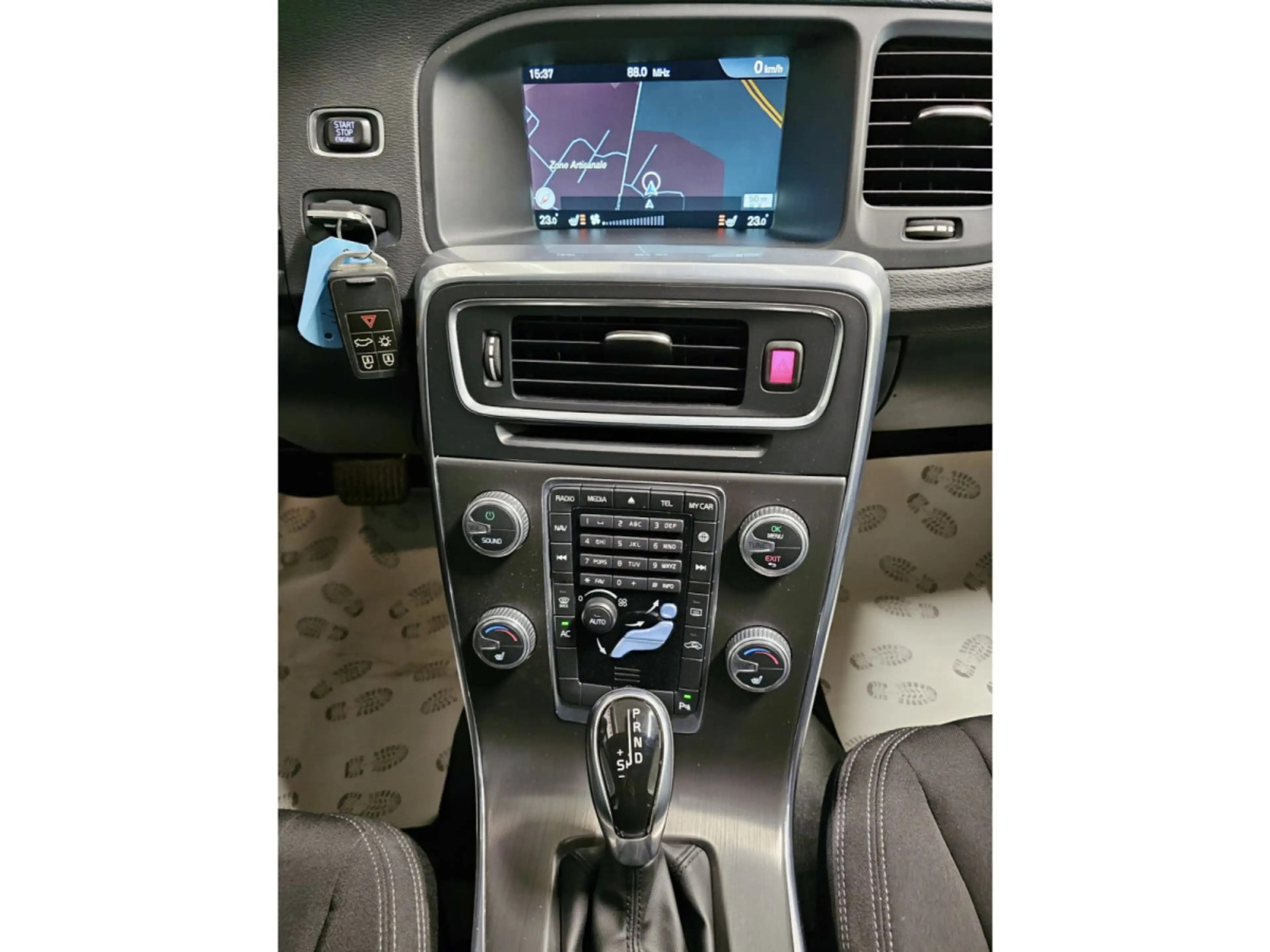Volvo V60 T3 AUTO NAVI — photo 8
