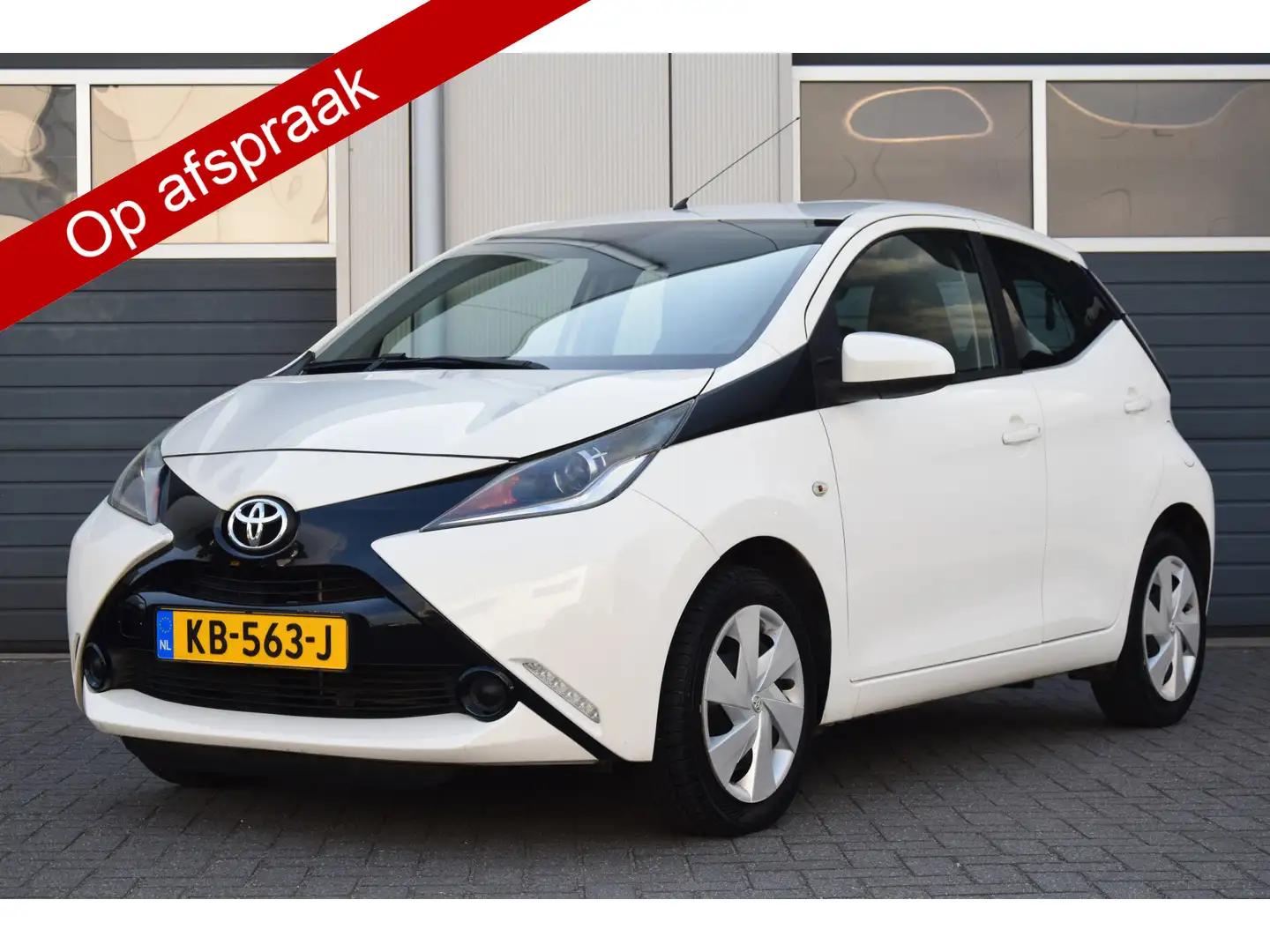 Toyota Aygo 1.0 VVT-i x-play Airco Audio/origineel Wit - 1