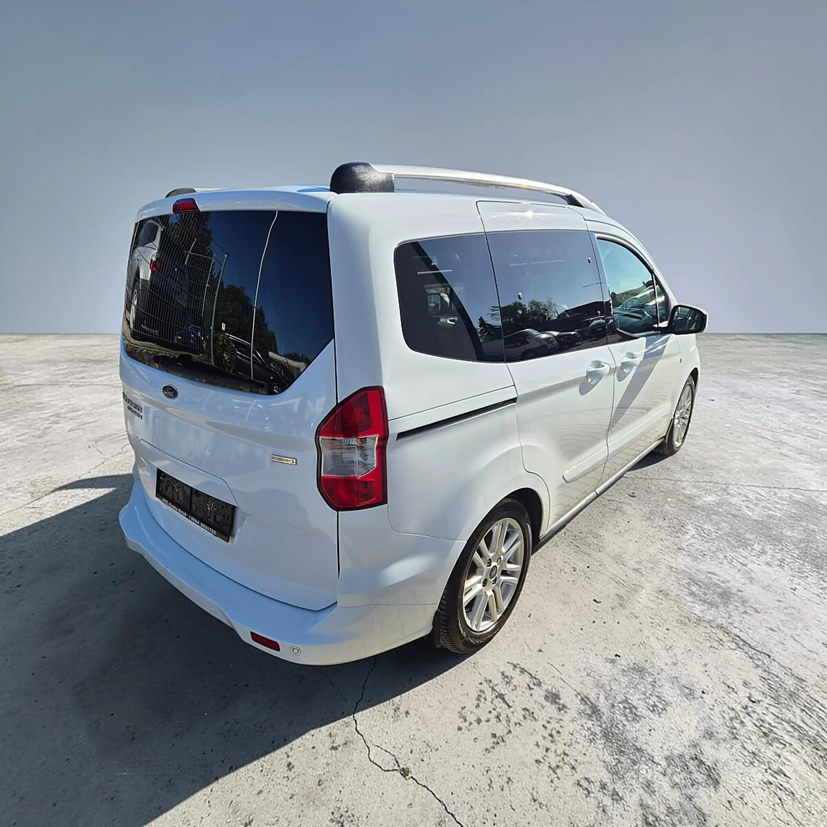 Ford Tourneo Courier Titanium 1.0 EcoBoost — photo 4