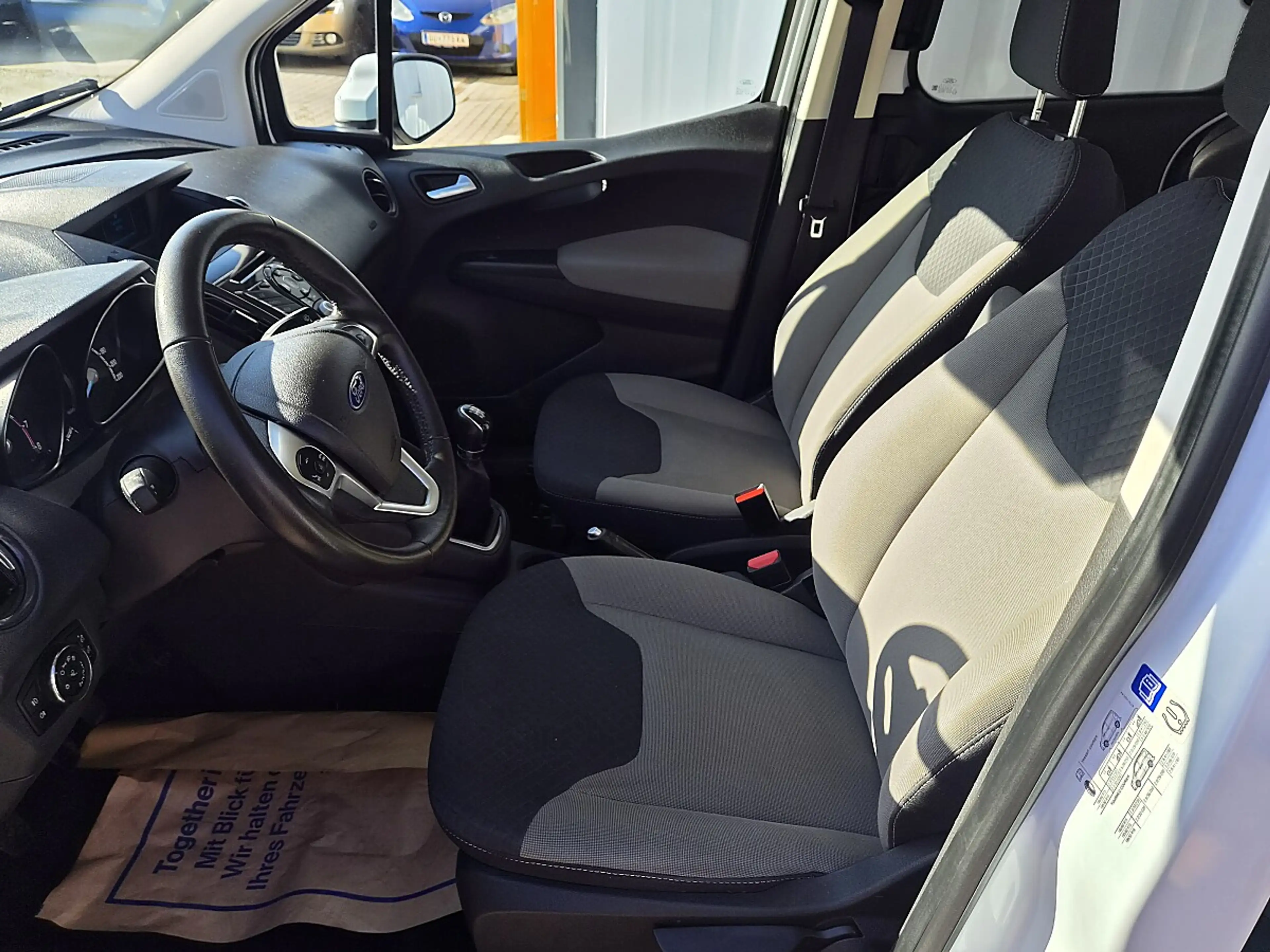 Ford Tourneo Courier Titanium 1.0 EcoBoost — photo 10