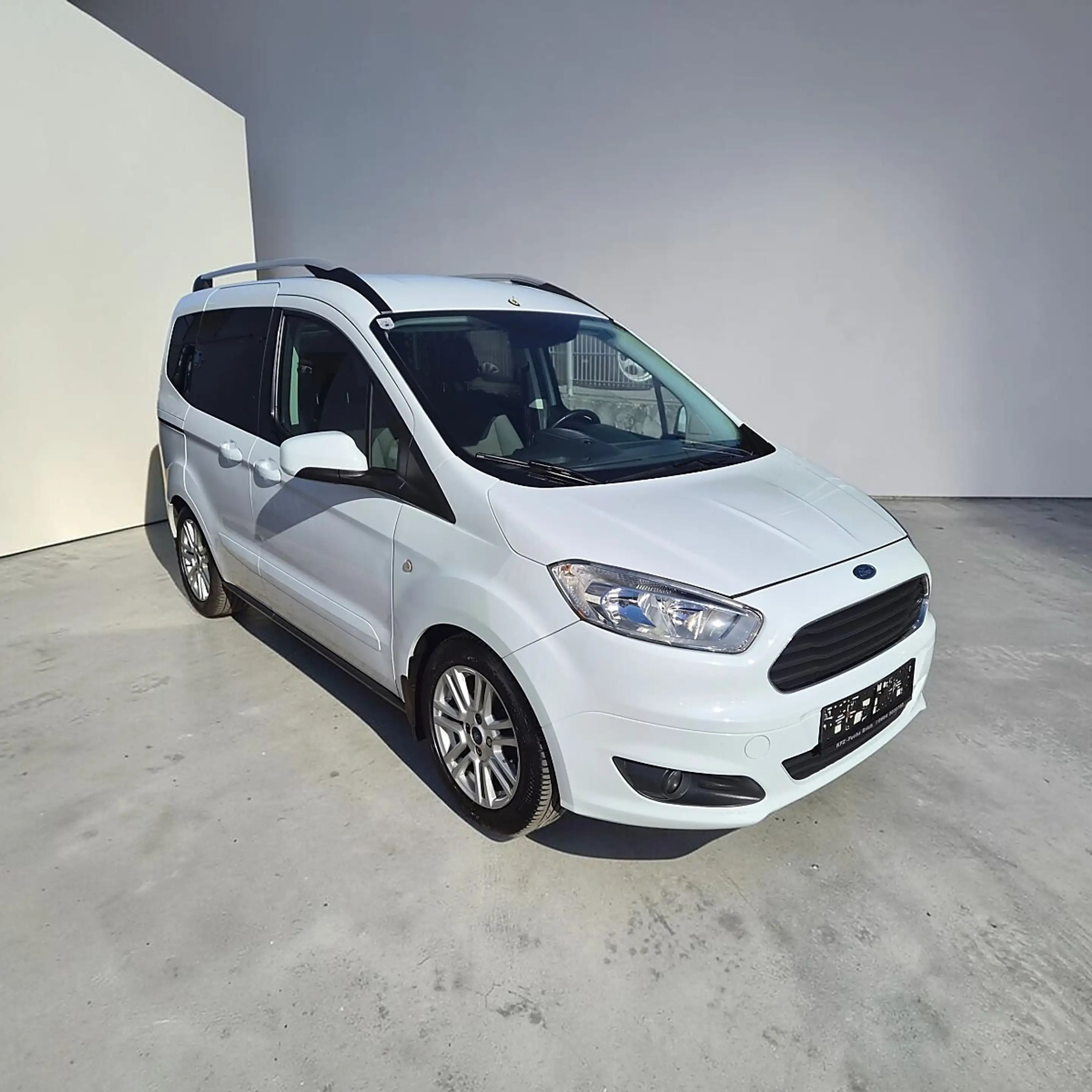 Ford Tourneo Courier Titanium 1.0 EcoBoost — photo 3