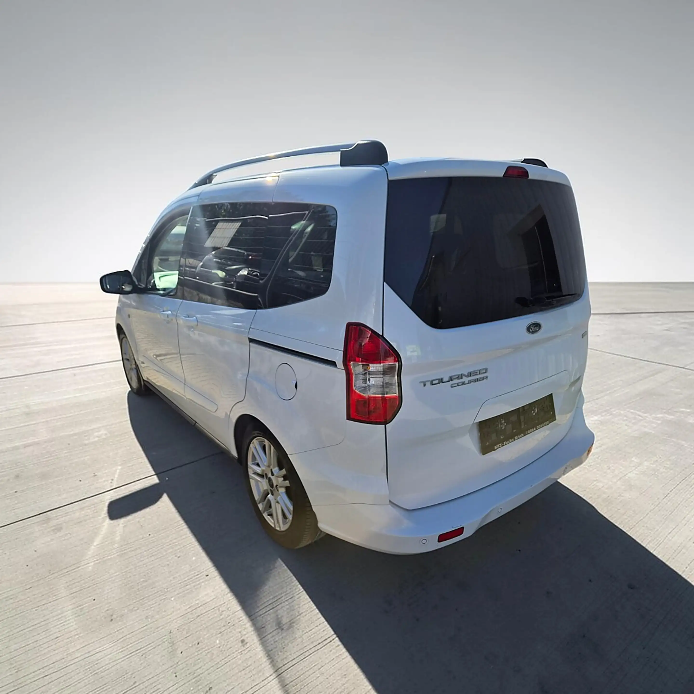 Ford Tourneo Courier Titanium 1.0 EcoBoost — photo 6